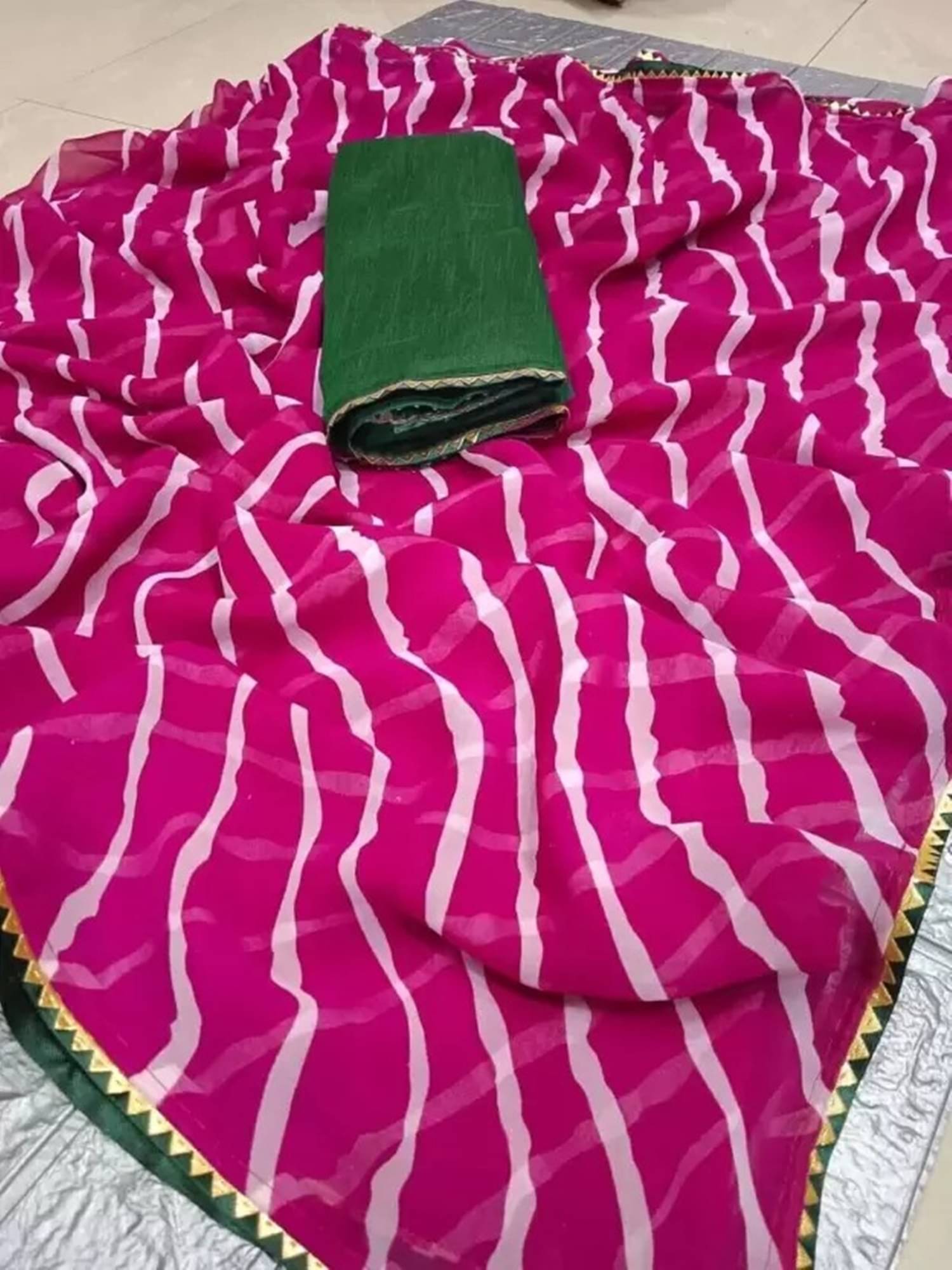 Ambe Creation Georgette Printed Saree With Unstitched Blouse Piece ( Pink ) Ambe Creation Georgette Printed Saree With Unstitched Blouse Piece ( Pink )