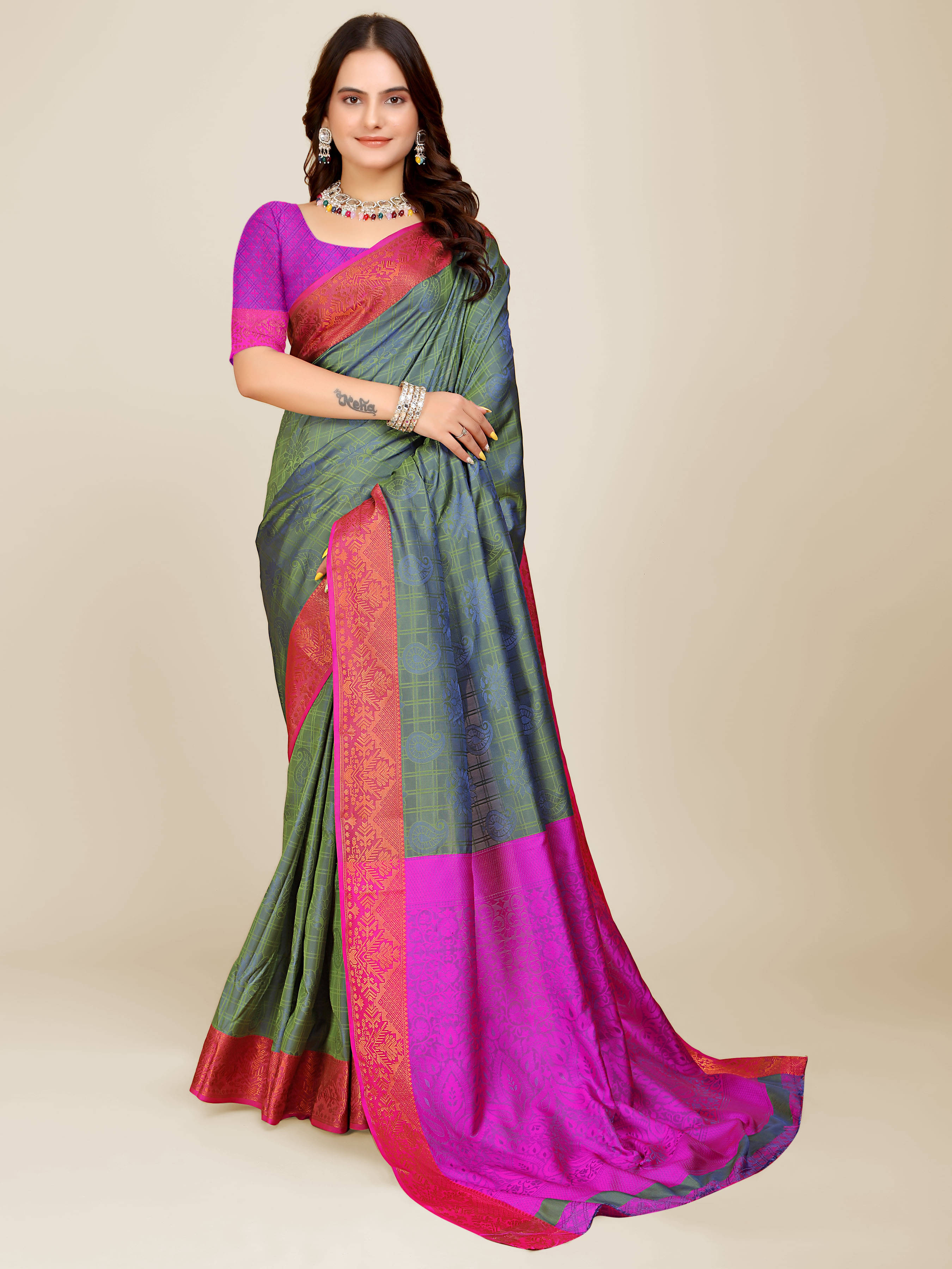     			Indian Fashionista Organza Woven Saree With Unstitched Blouse Piece ( Multicolor3 )