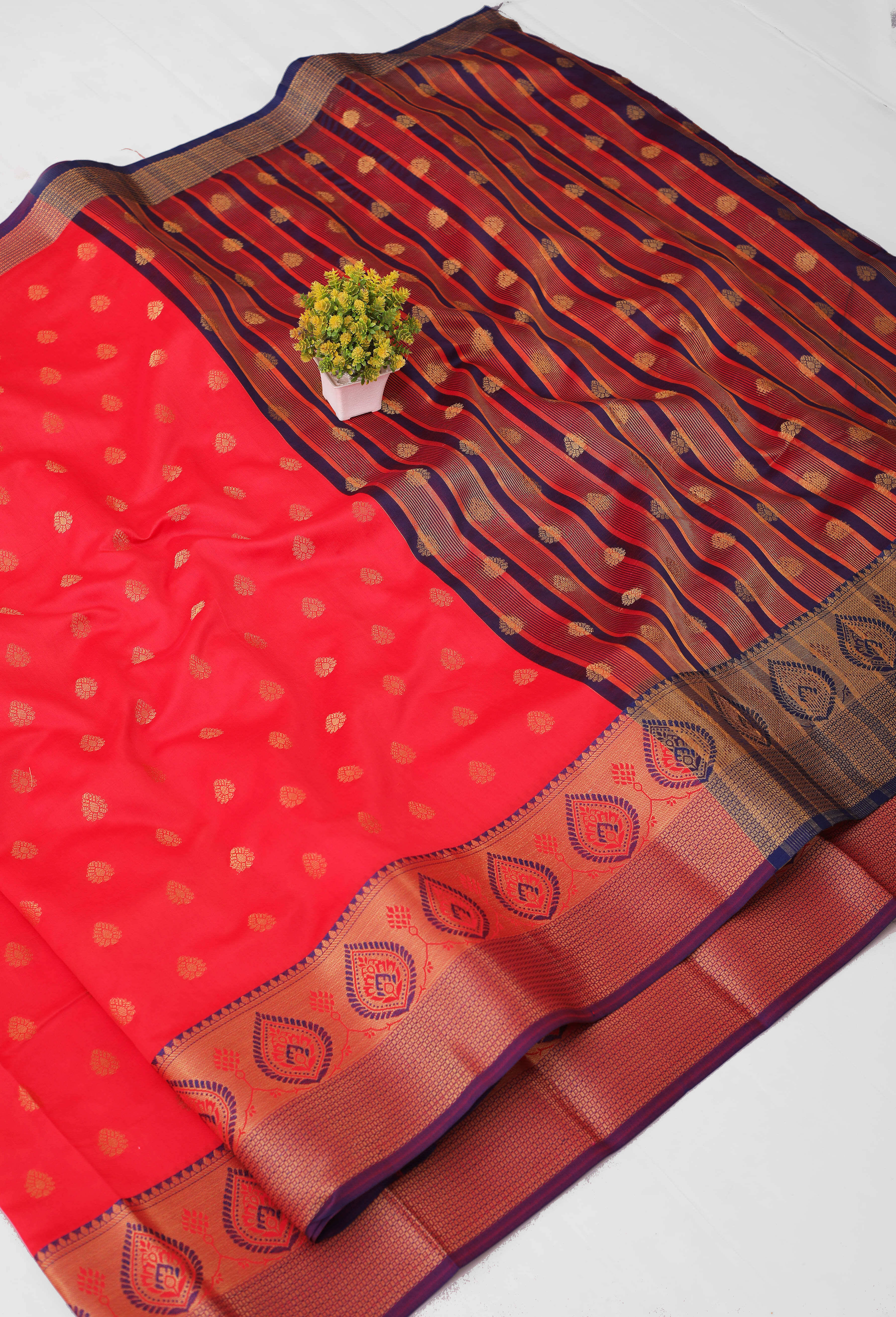     			Indian Fashionista Silk Blend Woven Saree With Unstitched Blouse Piece ( Red )