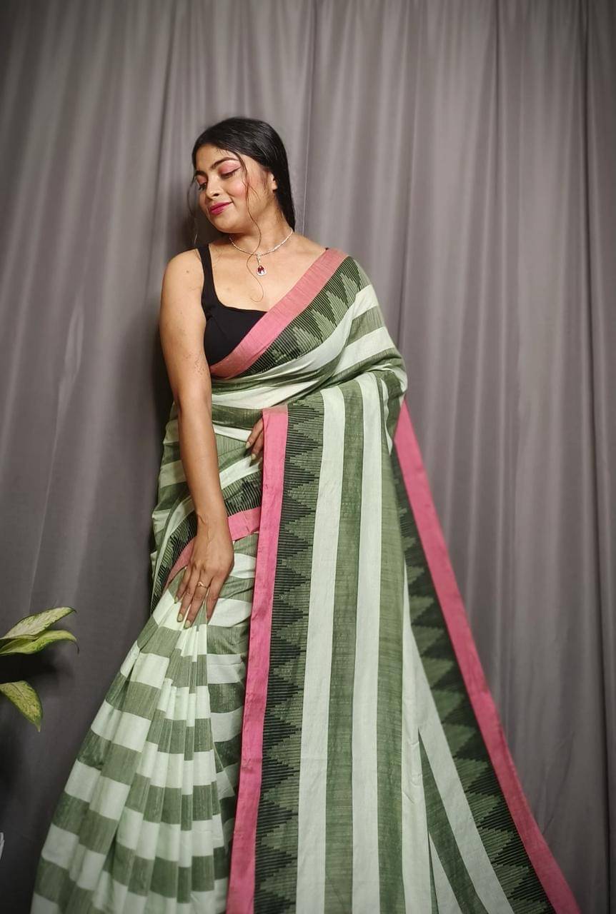     			SARADA HANDLOOM Cotton Woven Saree With Unstitched Blouse Piece ( LightGreen )
