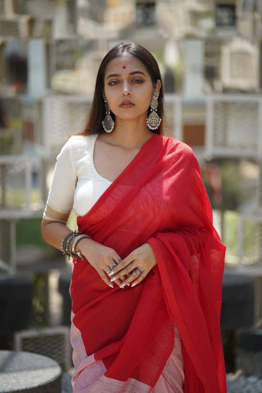 SARADA HANDLOOM Cotton Woven Saree With Unstitched Blouse Piece ( Red ) SARADA HANDLOOM Cotton Woven Saree With Unstitched Blouse Piece ( Red )