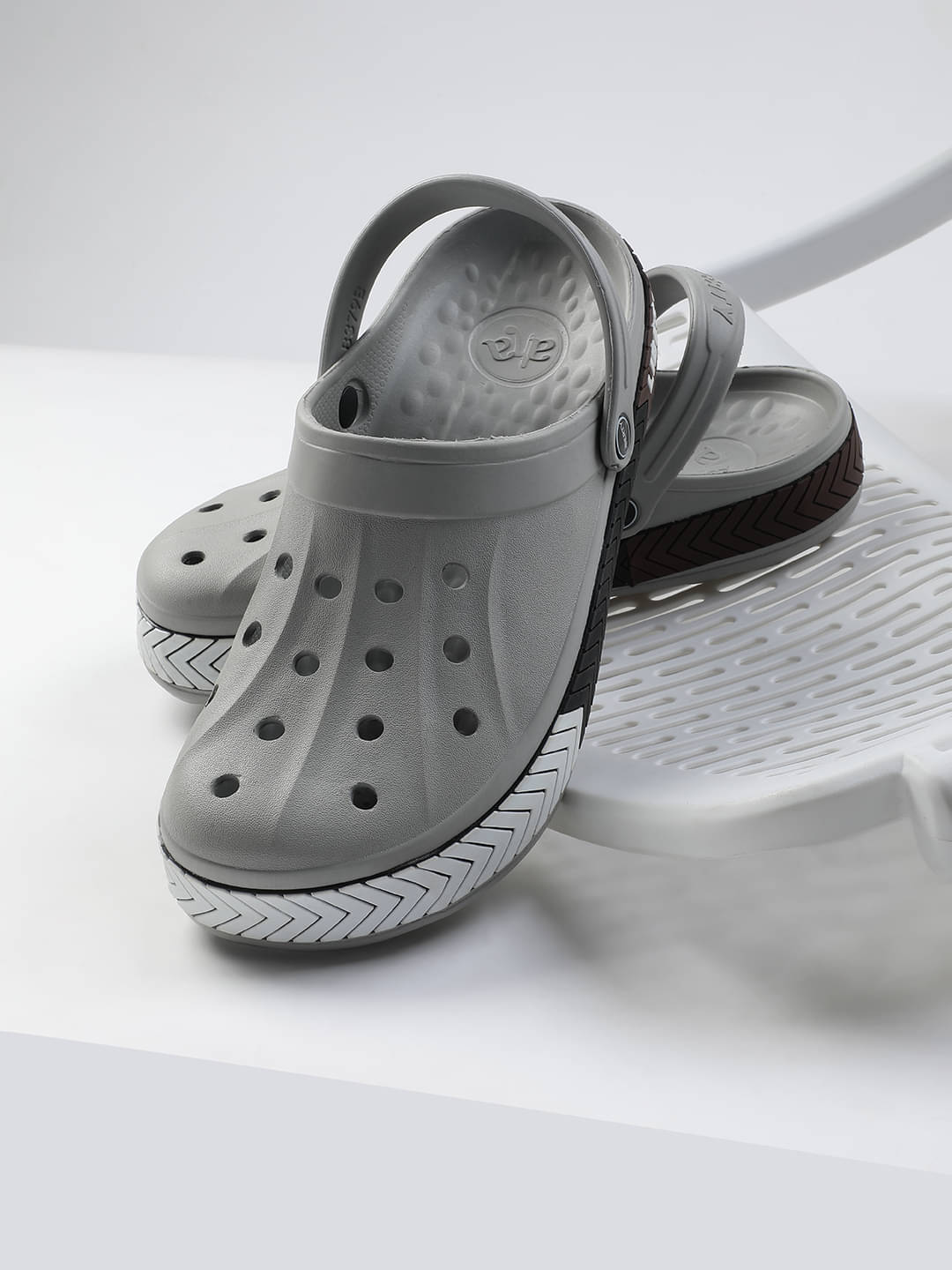     			Liberty - Light Grey Men's Clogs