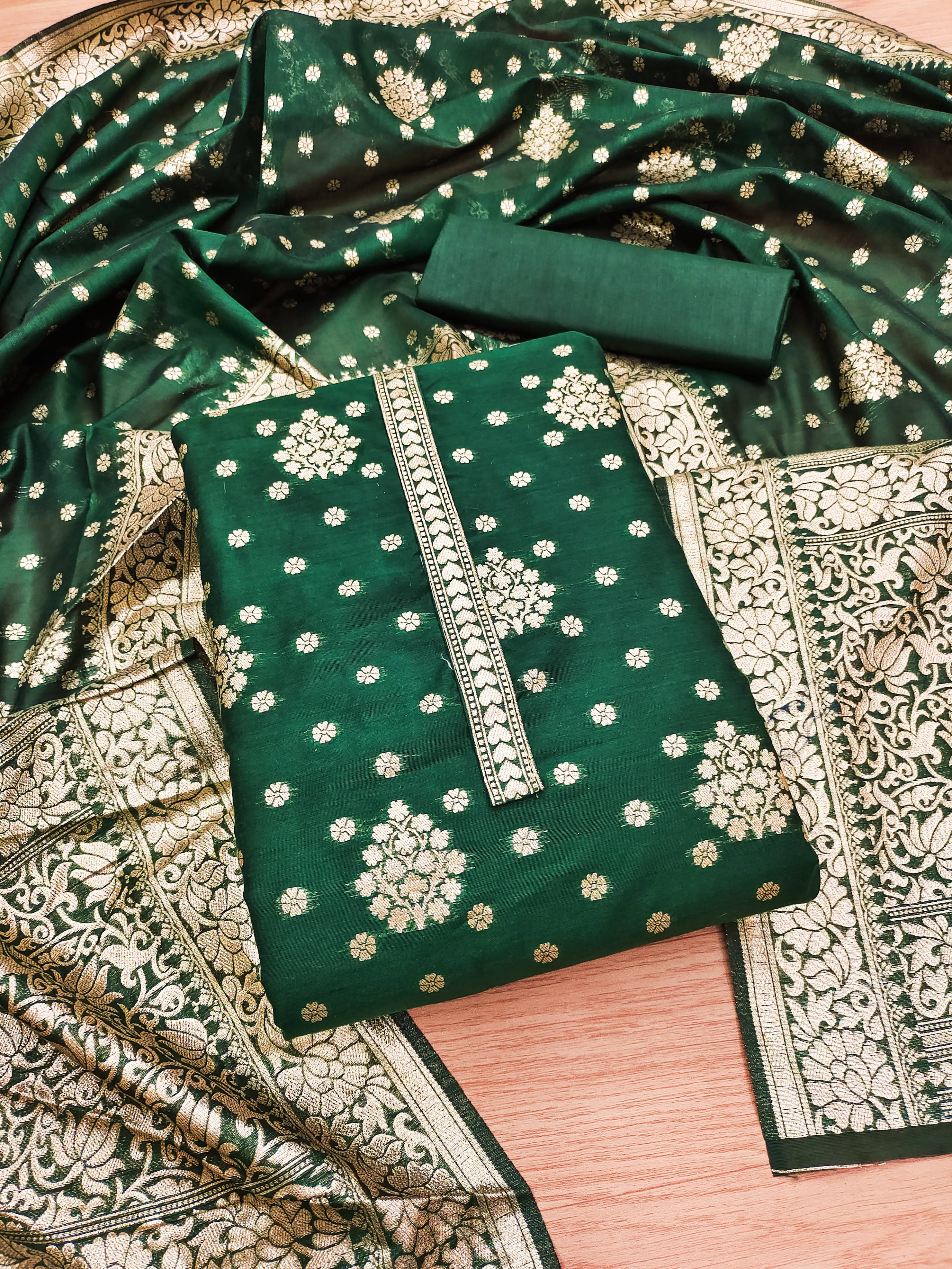     			Nayanthara Trends Unstitched Banarasi Embellished Dress Material - Green ( Pack of 1 )