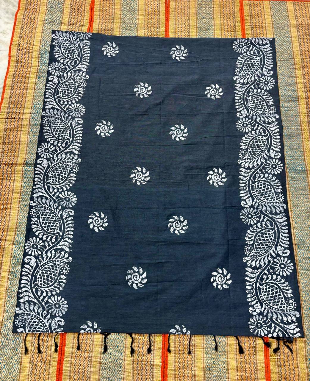 SARADA HANDLOOM Cotton Printed Saree With Unstitched Blouse Piece ( Black ) SARADA HANDLOOM Cotton Printed Saree With Unstitched Blouse Piece ( Black )