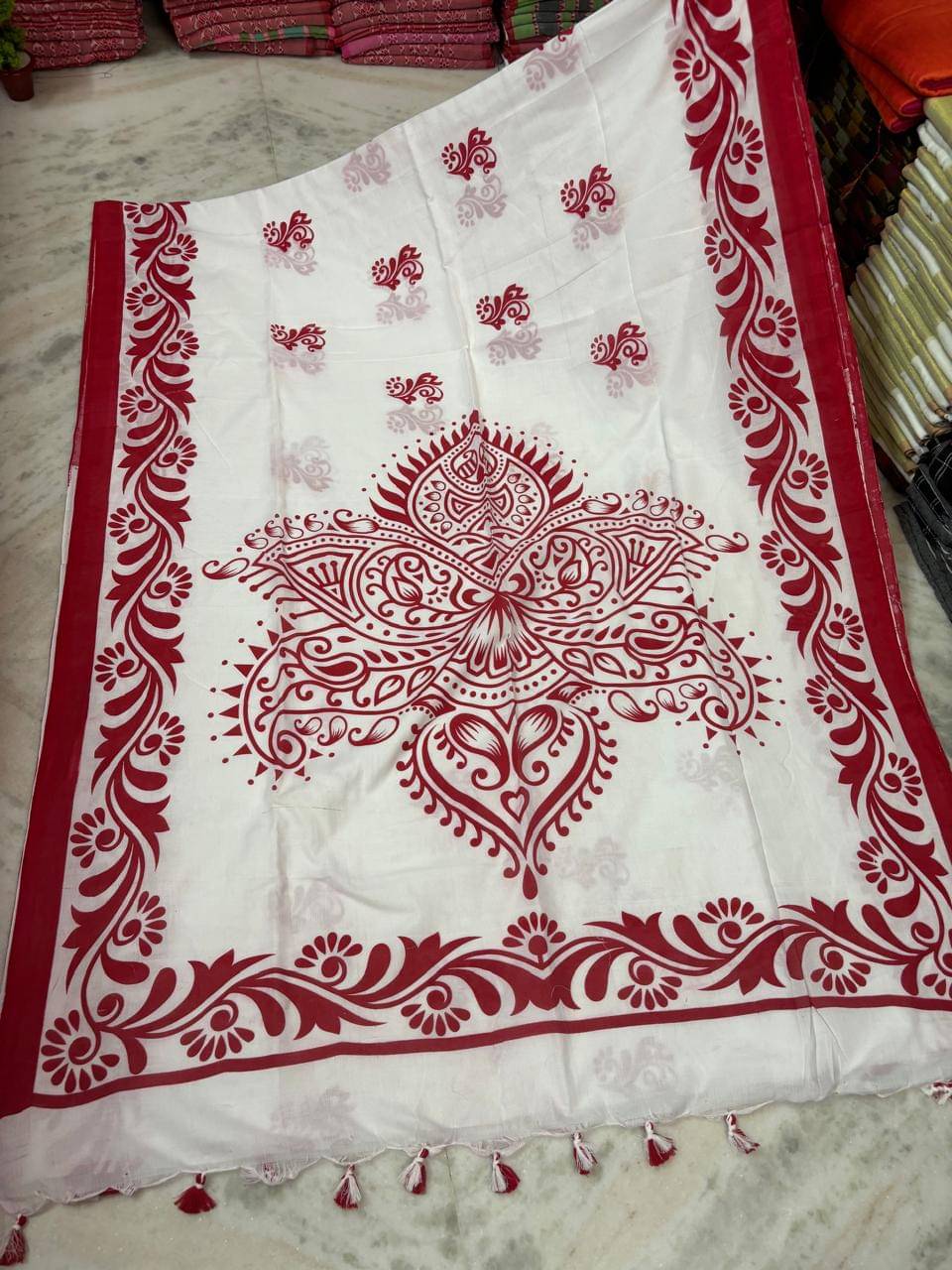 SARADA HANDLOOM Cotton Printed Saree With Unstitched Blouse Piece ( White ) SARADA HANDLOOM Cotton Printed Saree With Unstitched Blouse Piece ( White )