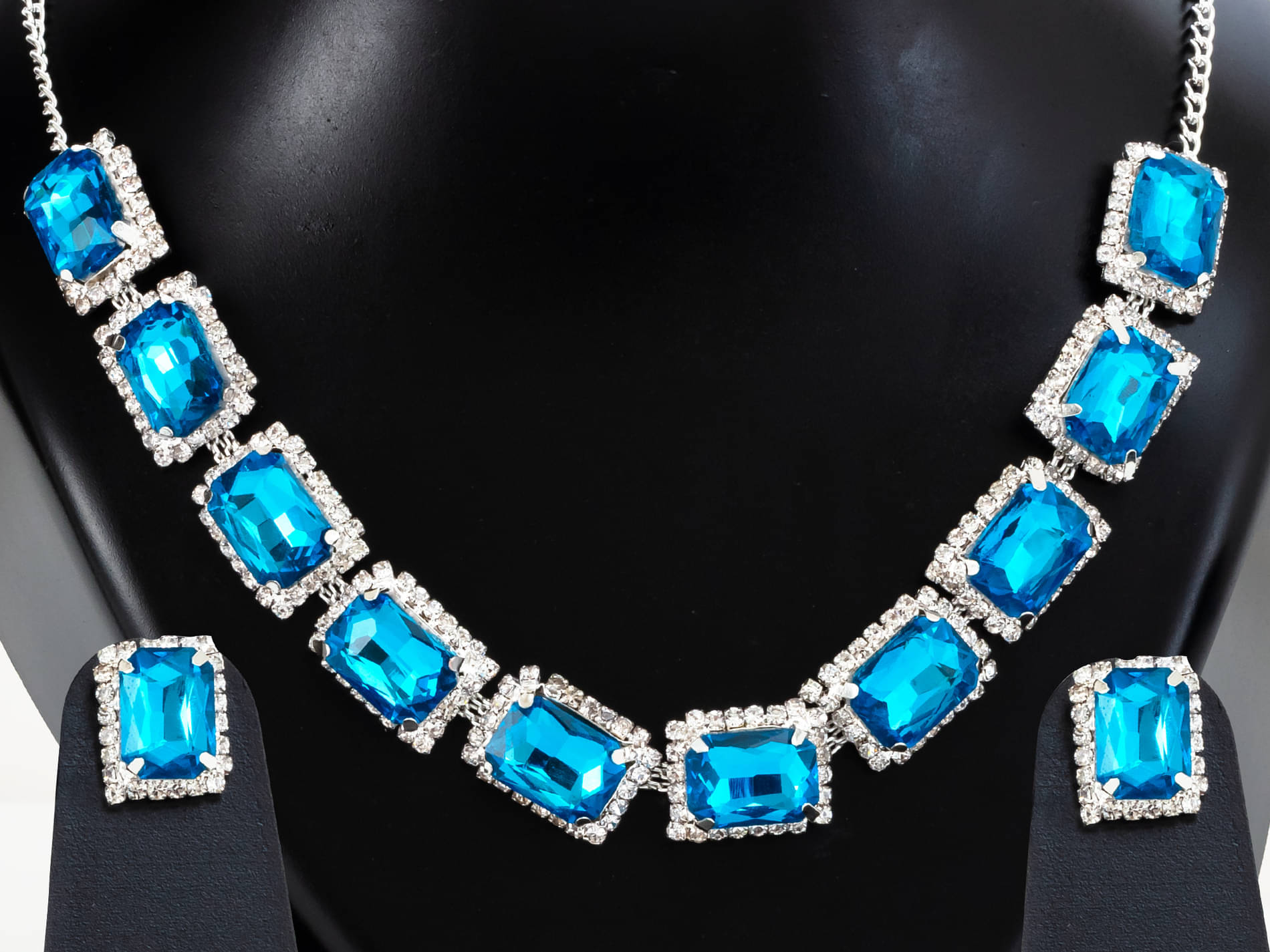     			Lily Blue Brass Necklace Set ( Pack of 1 )