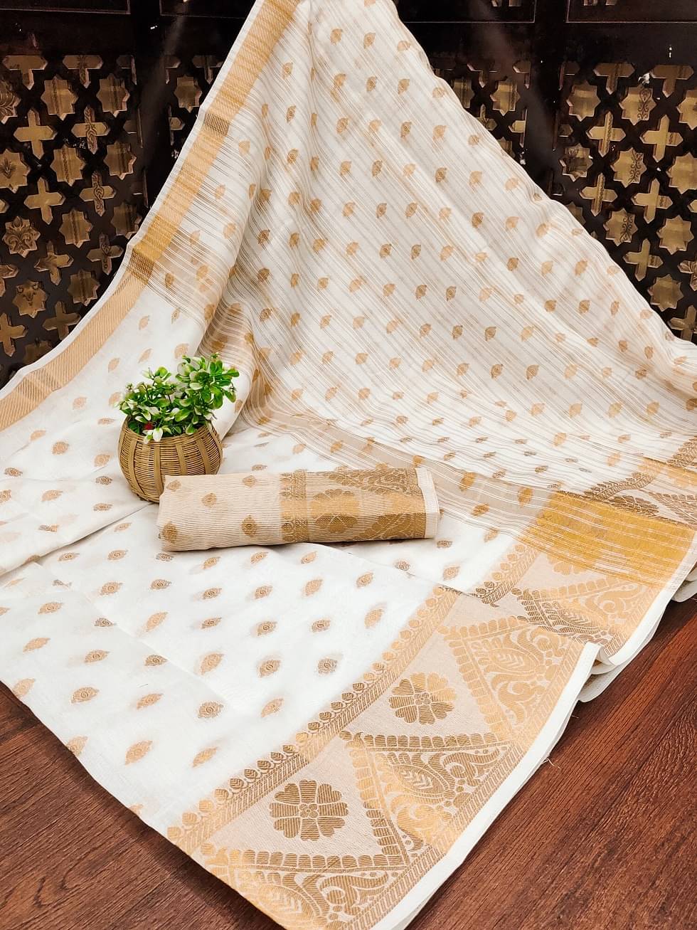 IndShopMart Cotton Silk Woven Saree With Unstitched Blouse Piece ( White )     			IndShopMart Cotton Silk Woven Saree With Unstitched Blouse Piece ( White )