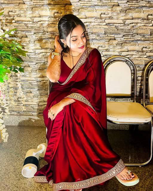 Nil Madhav Art Silk Blend Embellished Saree With Unstitched Blouse Piece ( Red ) - Sarees | Buy online on ZillyBuy