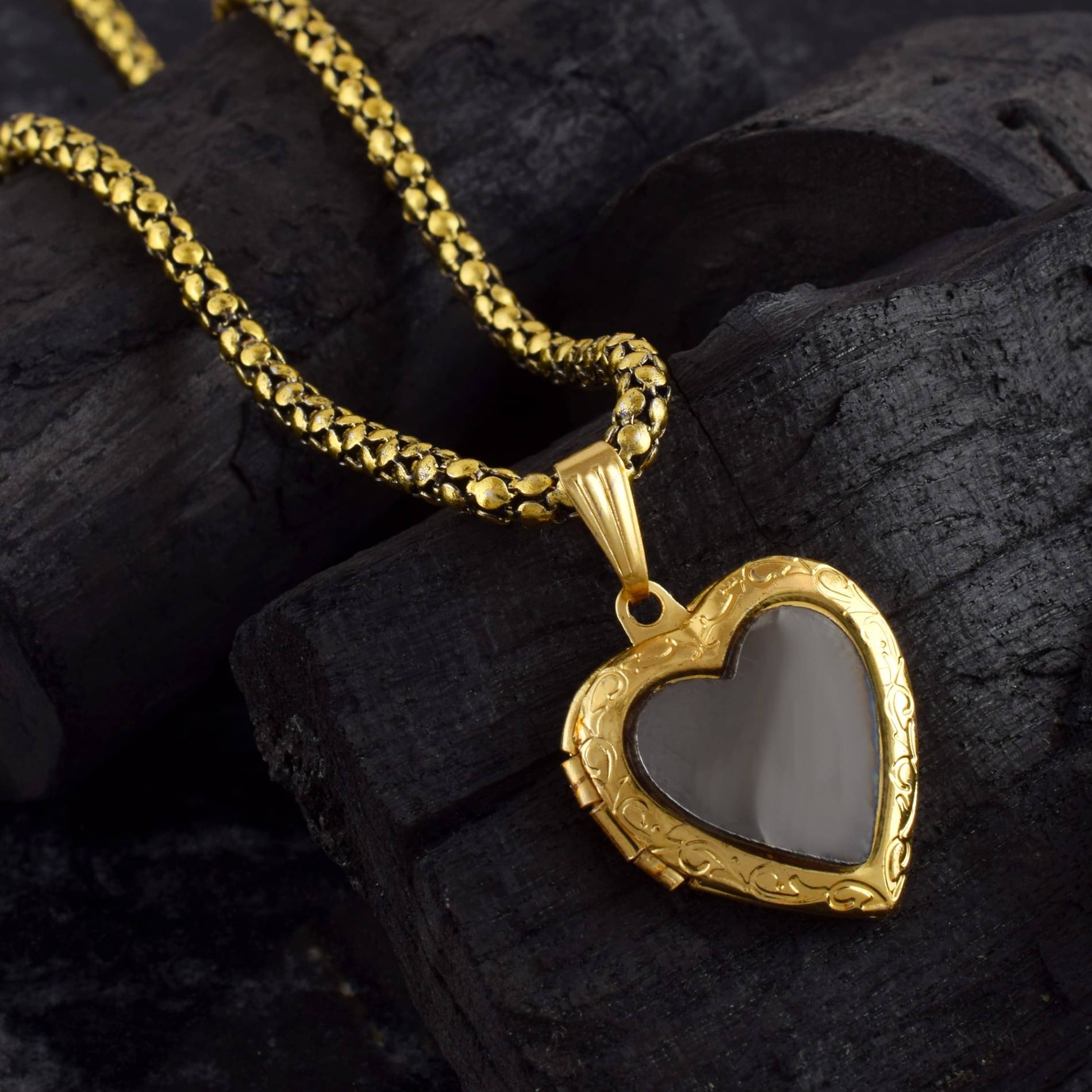     			ADMIER Golden Pendant set ( Pack of 1 )