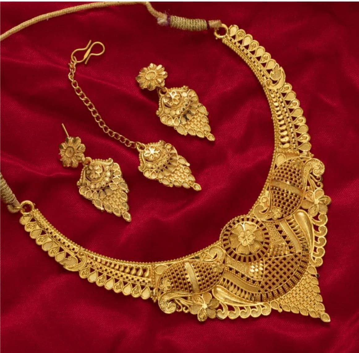 Lyriss Golden Brass Necklace Set ( Pack of 1 )