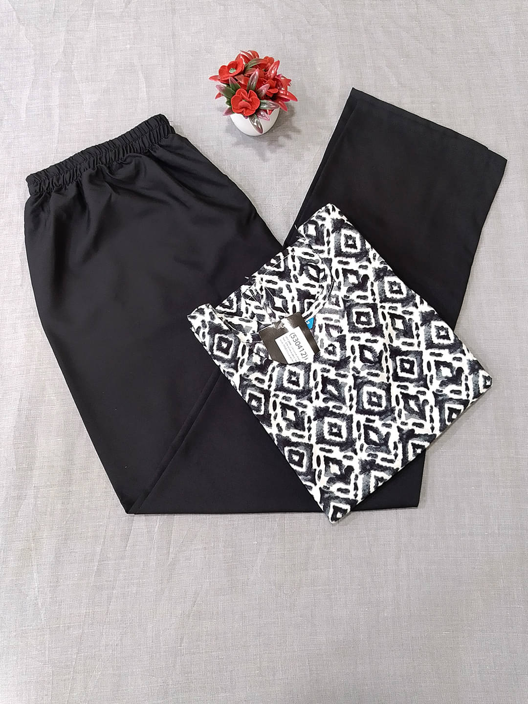 1 Stop Fashion Pack of 1 Crepe Printed Straight Women's Kurti - ( Black )     			1 Stop Fashion Pack of 1 Crepe Printed Straight Women's Kurti - ( Black )