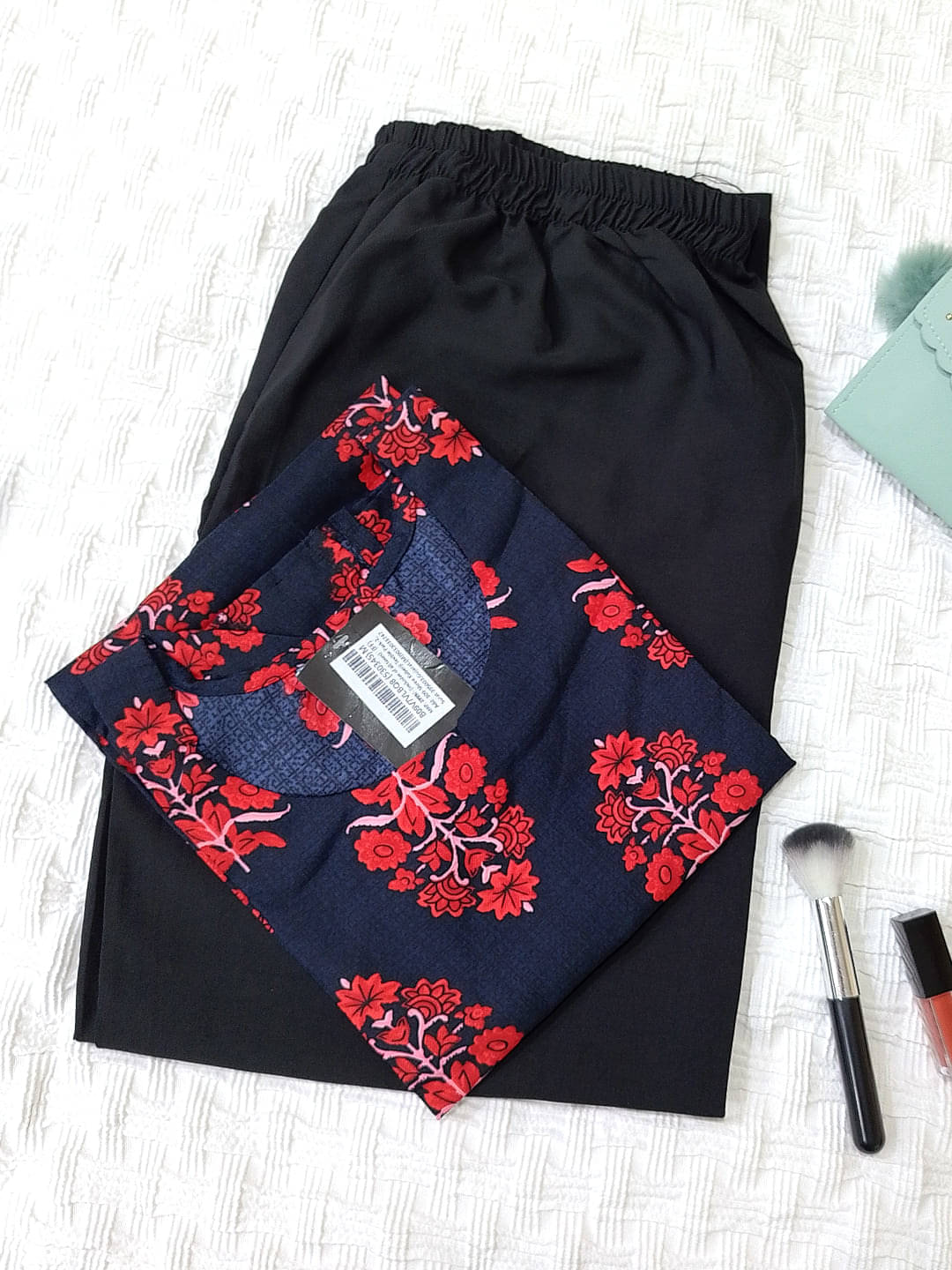 1 Stop Fashion Pack of 1 Crepe Printed Straight Women's Kurti - ( Black )     			1 Stop Fashion Pack of 1 Crepe Printed Straight Women's Kurti - ( Black )