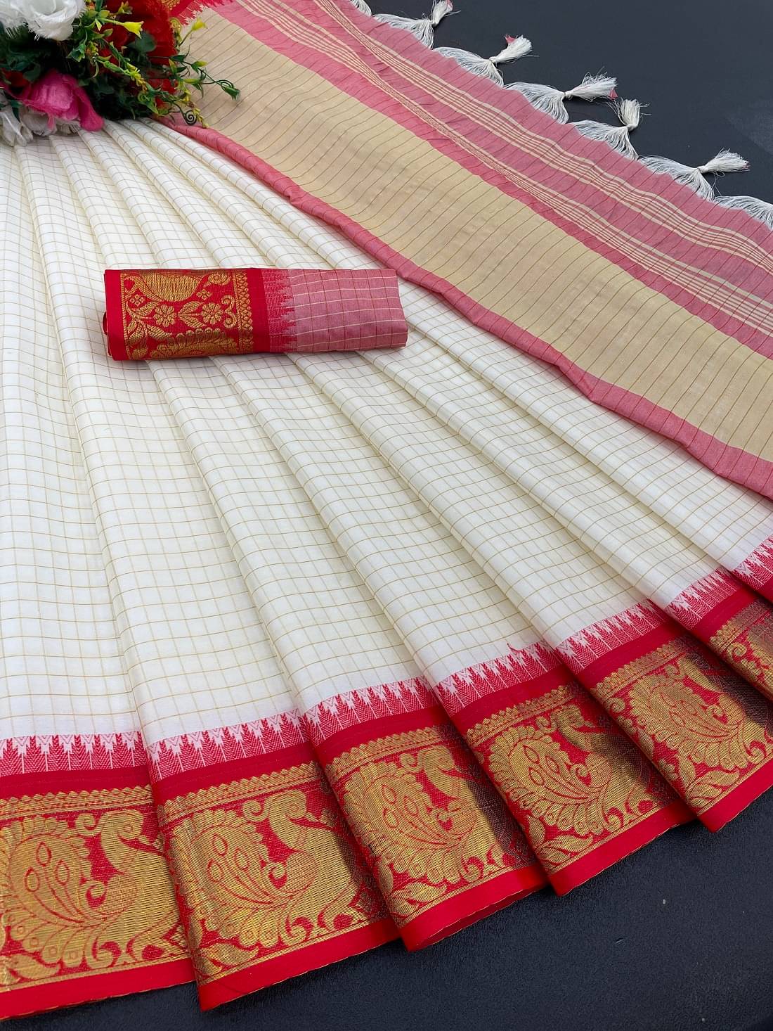    			KV Fashion Cotton Silk Embellished Saree With Unstitched Blouse Piece ( Red )