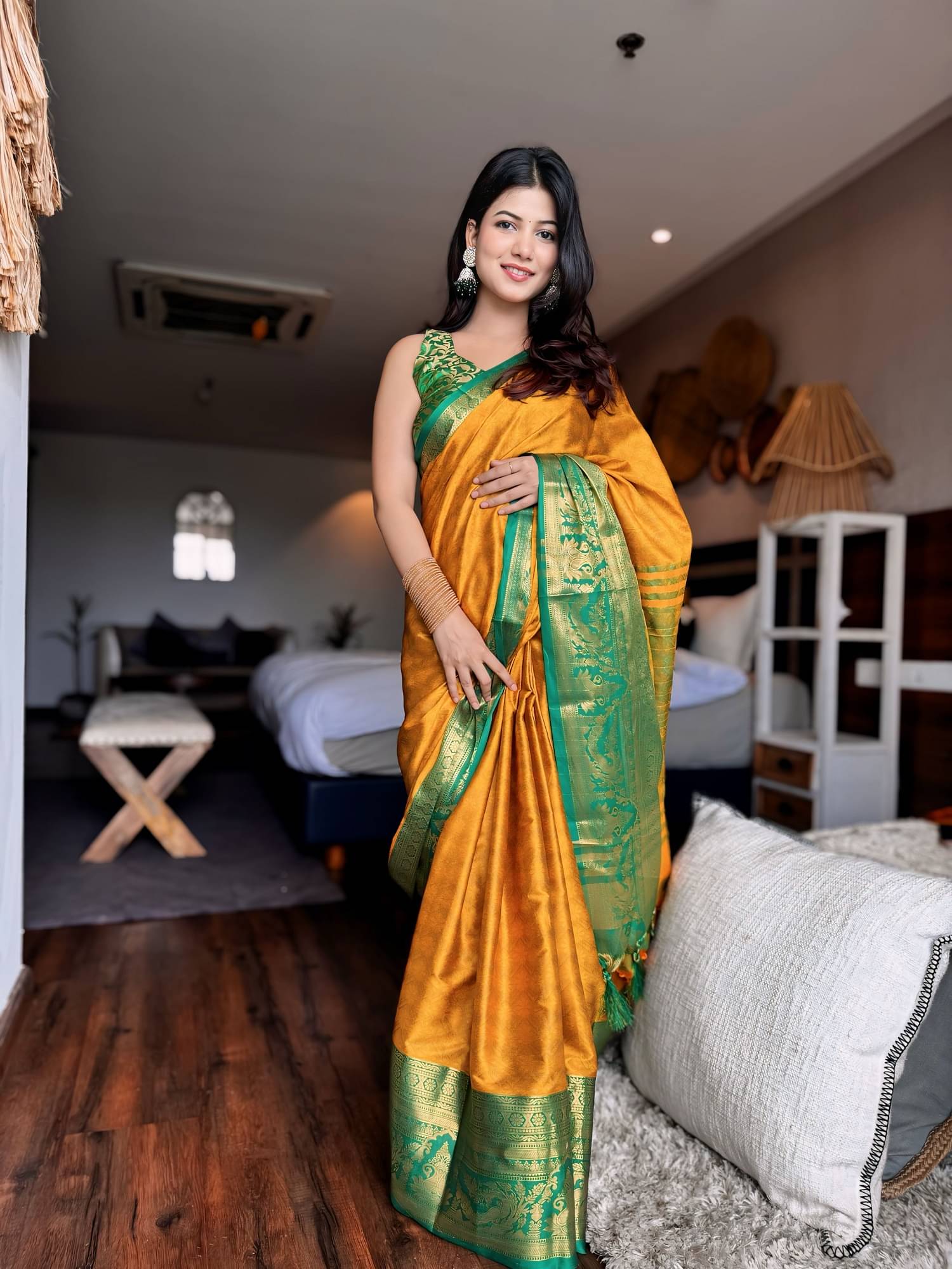     			KV Fashion Kanjivaram Silk Woven Saree With Unstitched Blouse Piece ( Yellow1 )