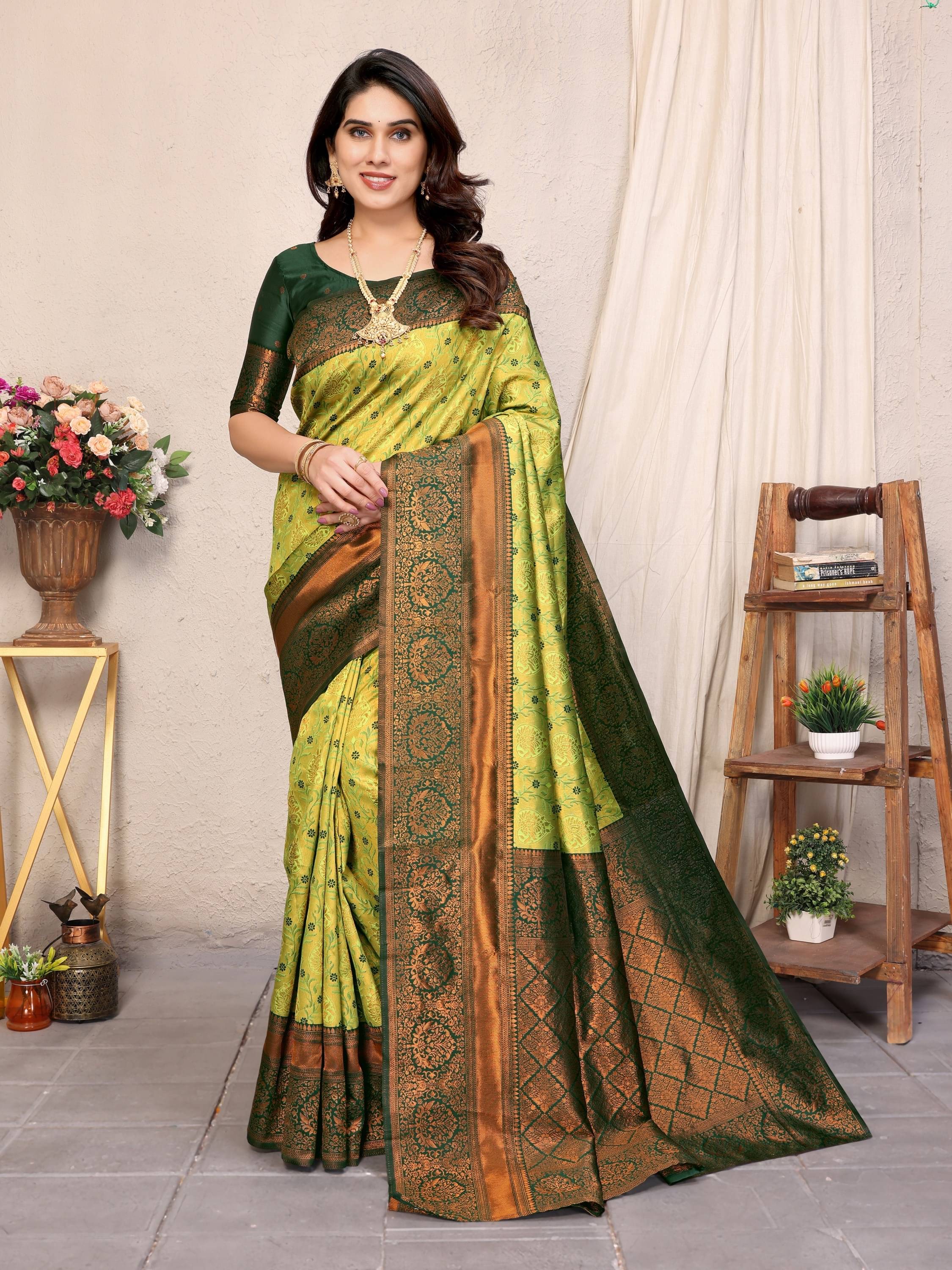     			Vastukala Art Silk Woven Saree With Unstitched Blouse Piece ( Green )