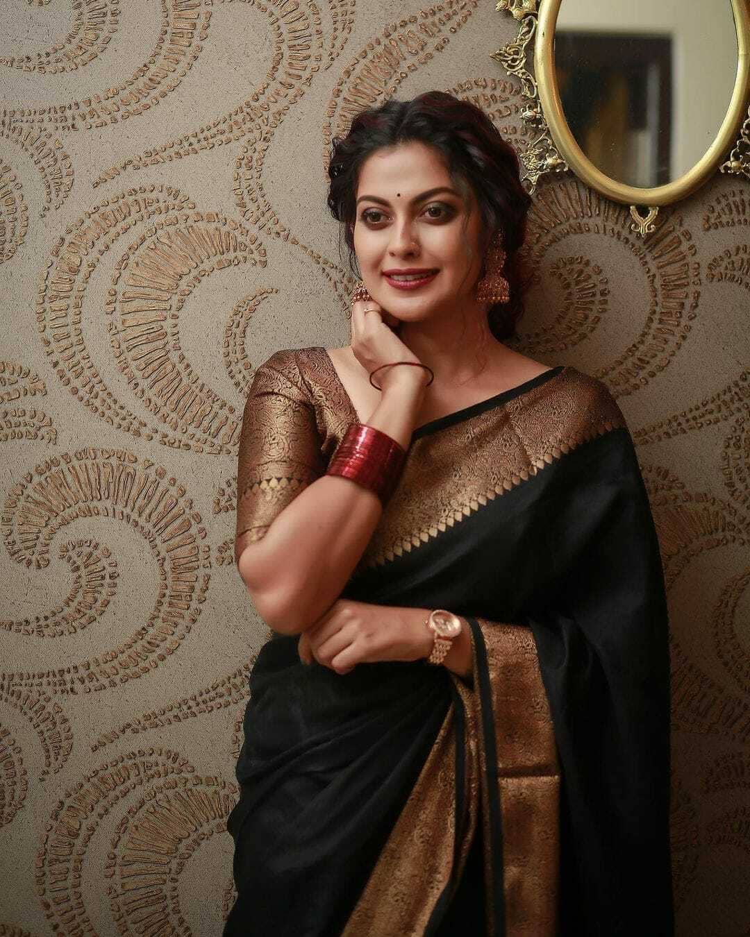 Vastukala Silk Woven Saree With Unstitched Blouse Piece ( Black ) - Sarees | Buy online on ZillyBuy