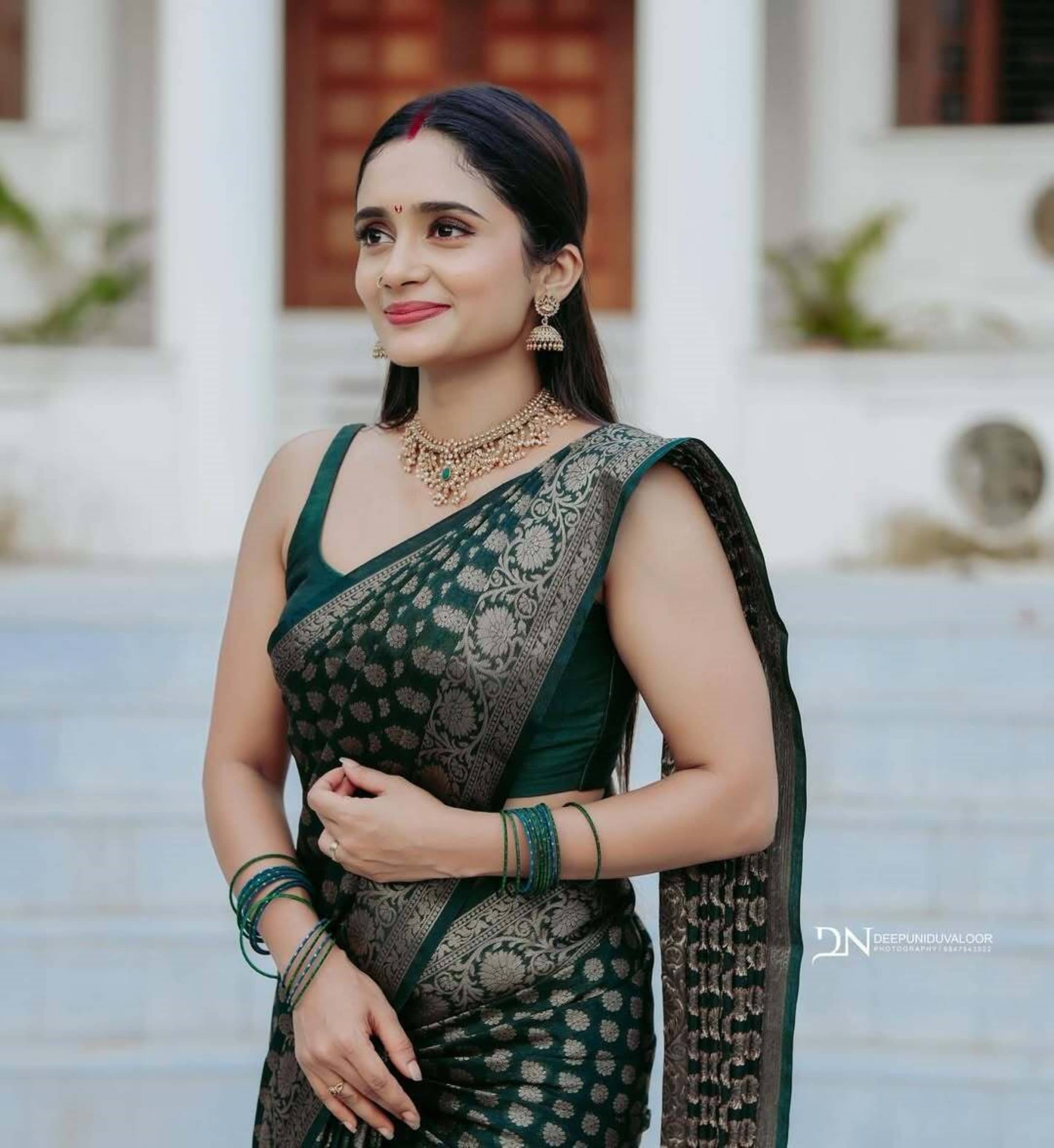 Vastukala Silk Woven Saree With Unstitched Blouse Piece ( Green ) - Sarees | Buy online on ZillyBuy