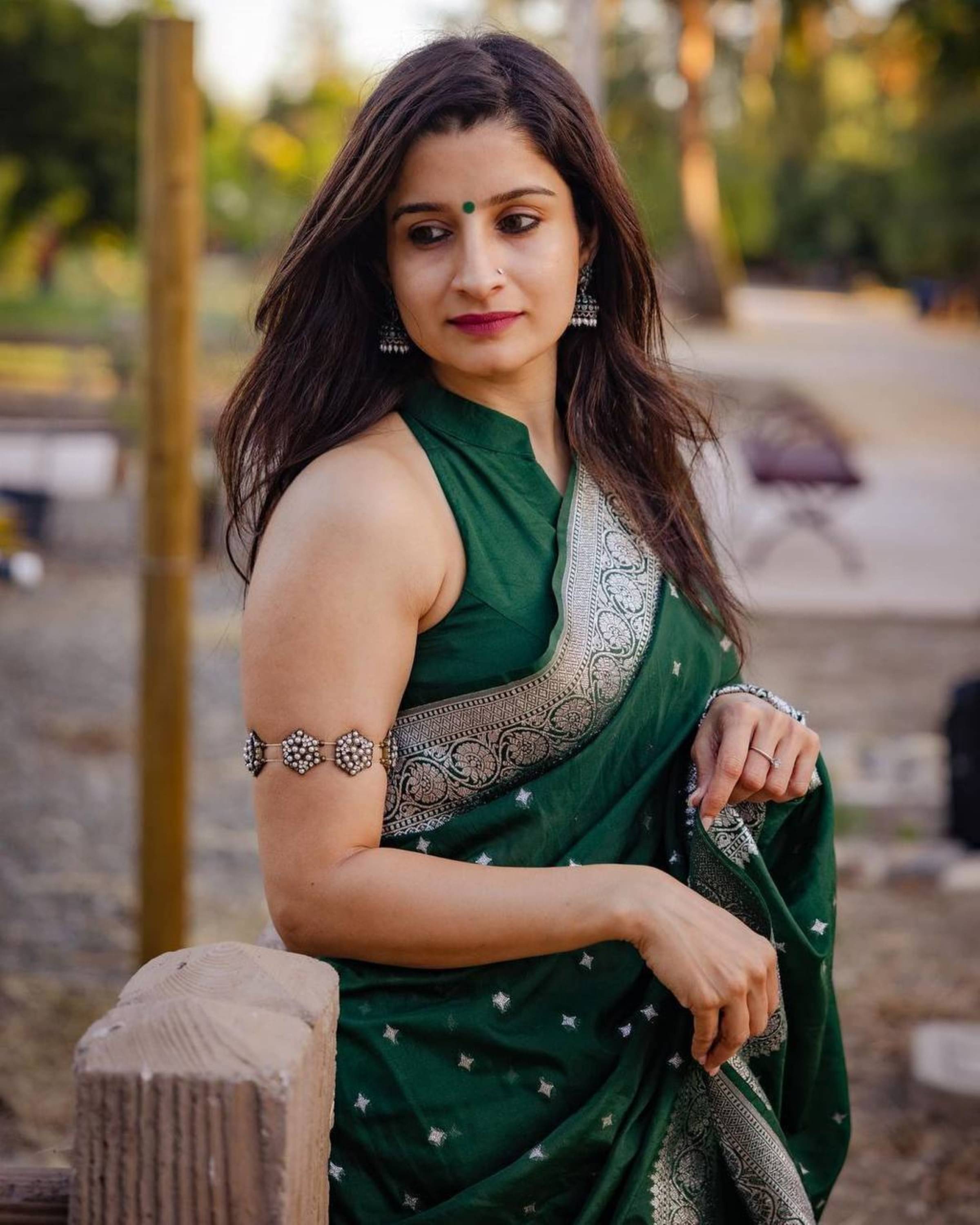     			Vastukala Silk Woven Saree With Unstitched Blouse Piece ( Green )