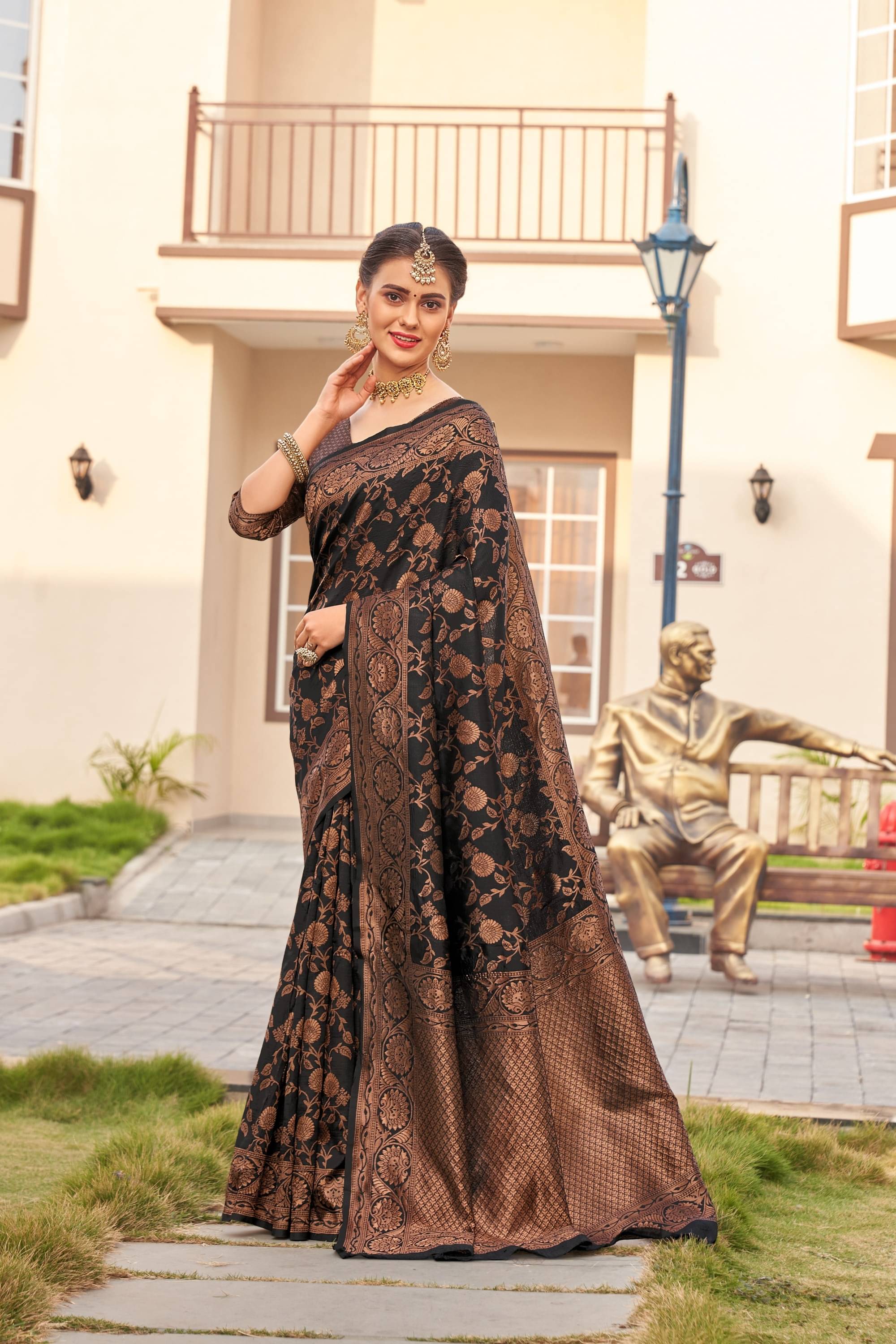    			Vastukala Silk Woven Saree With Unstitched Blouse Piece ( Black )