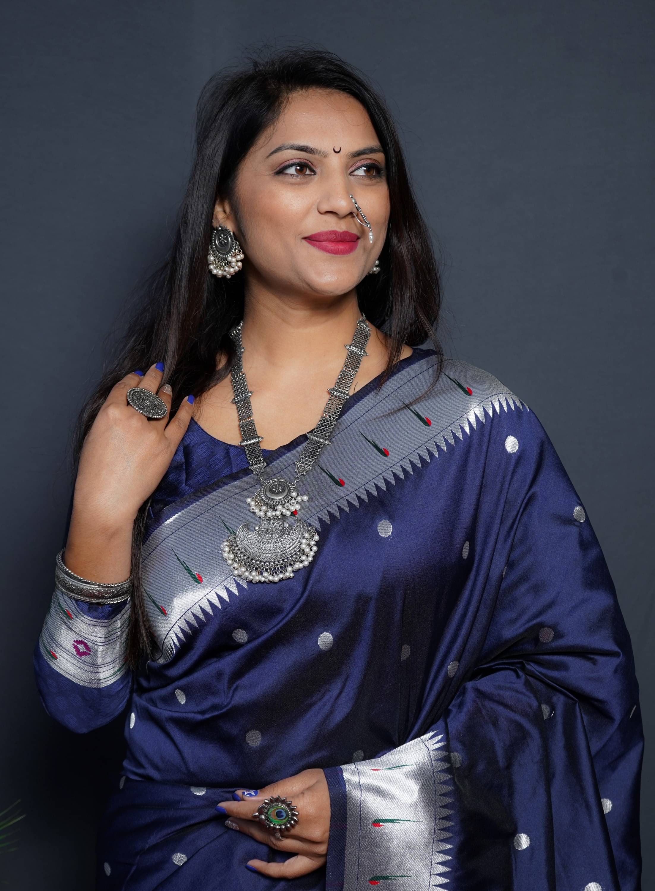 Vastukala Silk Woven Saree With Unstitched Blouse Piece ( Navy Blue ) Vastukala Silk Woven Saree With Unstitched Blouse Piece ( Navy Blue )