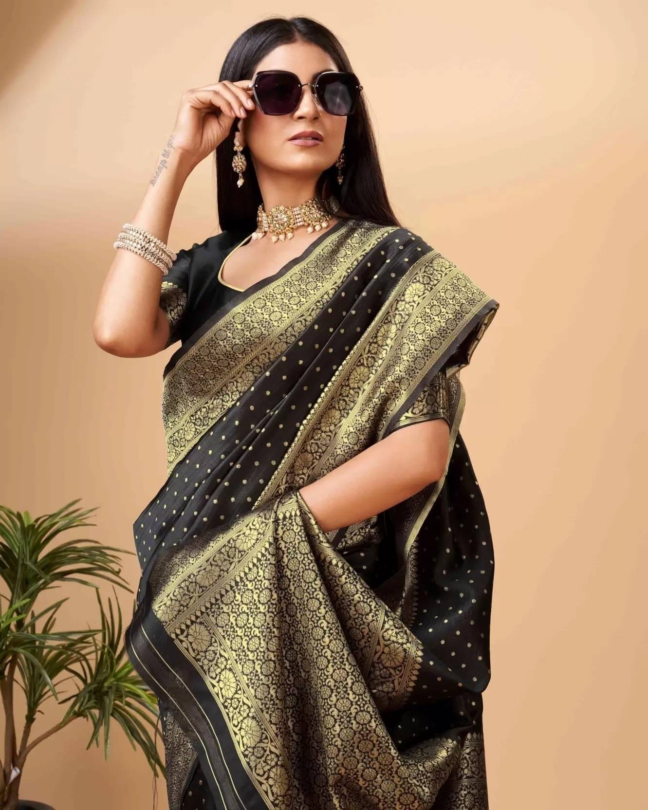 Vastukala Silk Woven Saree With Unstitched Blouse Piece ( Black ) Vastukala Silk Woven Saree With Unstitched Blouse Piece ( Black )