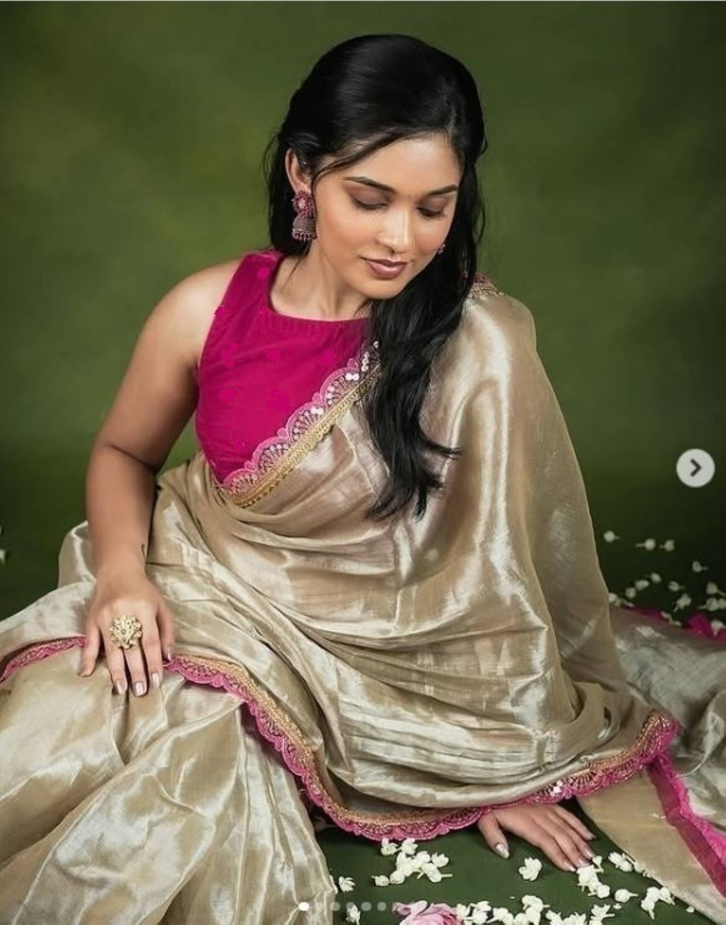 Vastukala Tissue Solid Saree With Unstitched Blouse Piece ( Cream ) Vastukala Tissue Solid Saree With Unstitched Blouse Piece ( Cream )