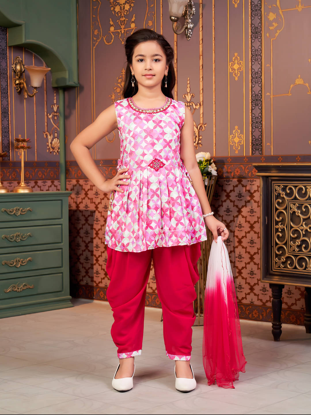     			Aarika Girls Cotton Blend Kurti with Dhoti ( Pack of 1 , Pink )