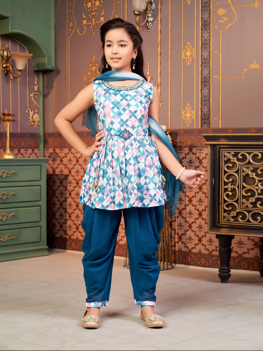     			Aarika Girls Cotton Blend Kurti with Dhoti ( Pack of 1 , Sea Green )