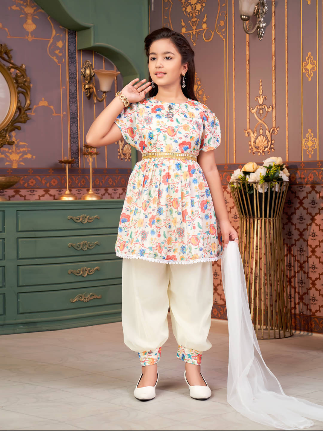     			Aarika Girls Georgette Kurti with Salwar ( Pack of 1 , Orange )