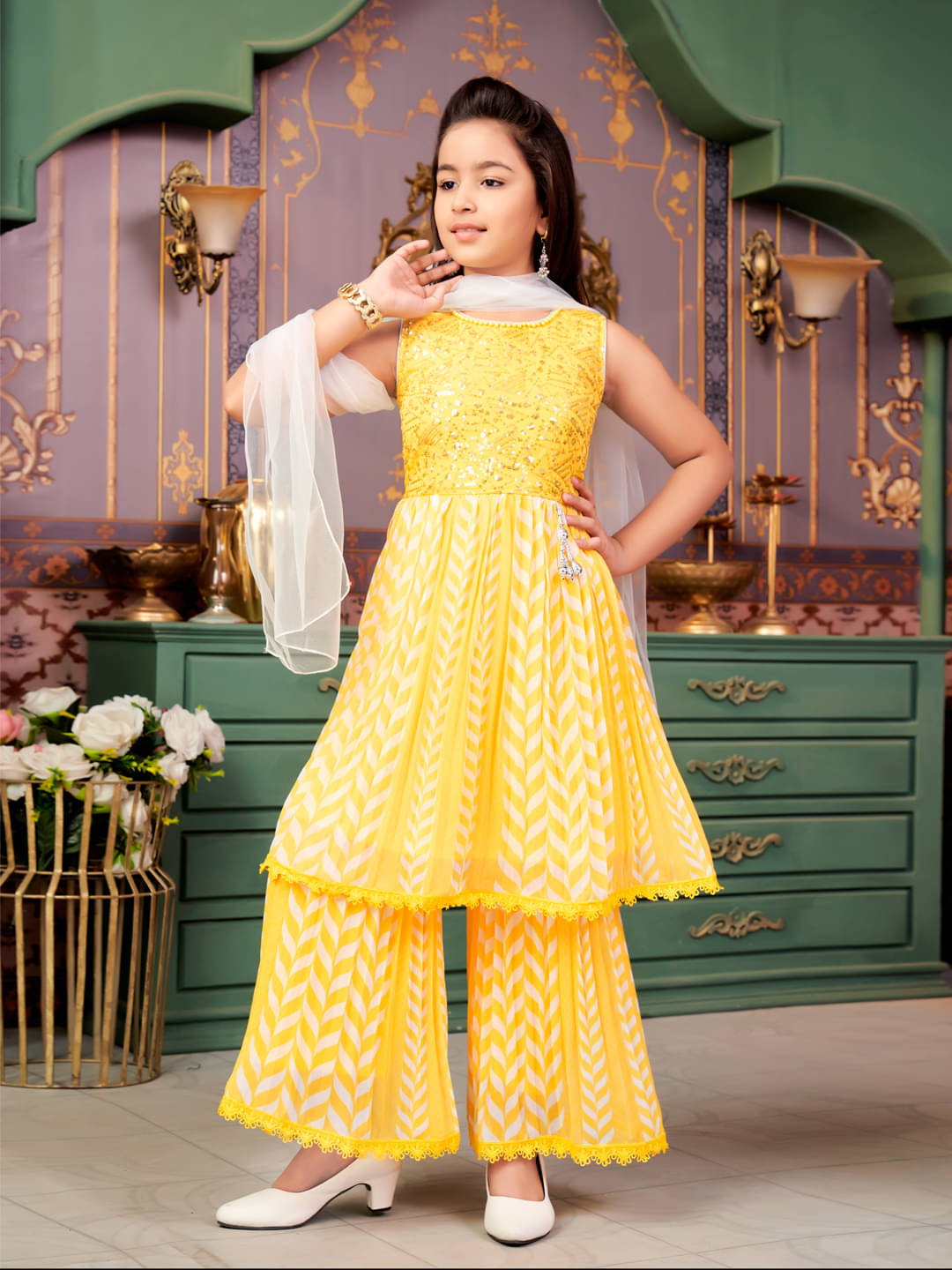     			Aarika Girls Georgette Kurti with Sharara ( Pack of 1 , Yellow )