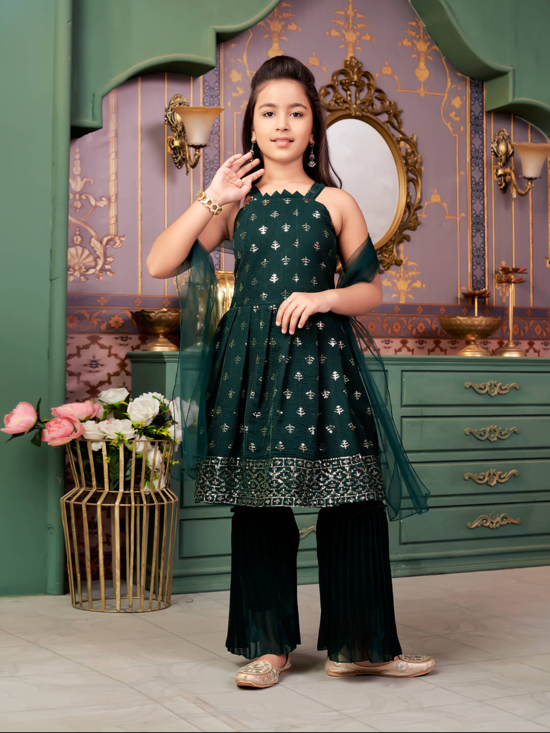     			Aarika Girls Georgette Kurti with Sharara ( Pack of 1 , Green )