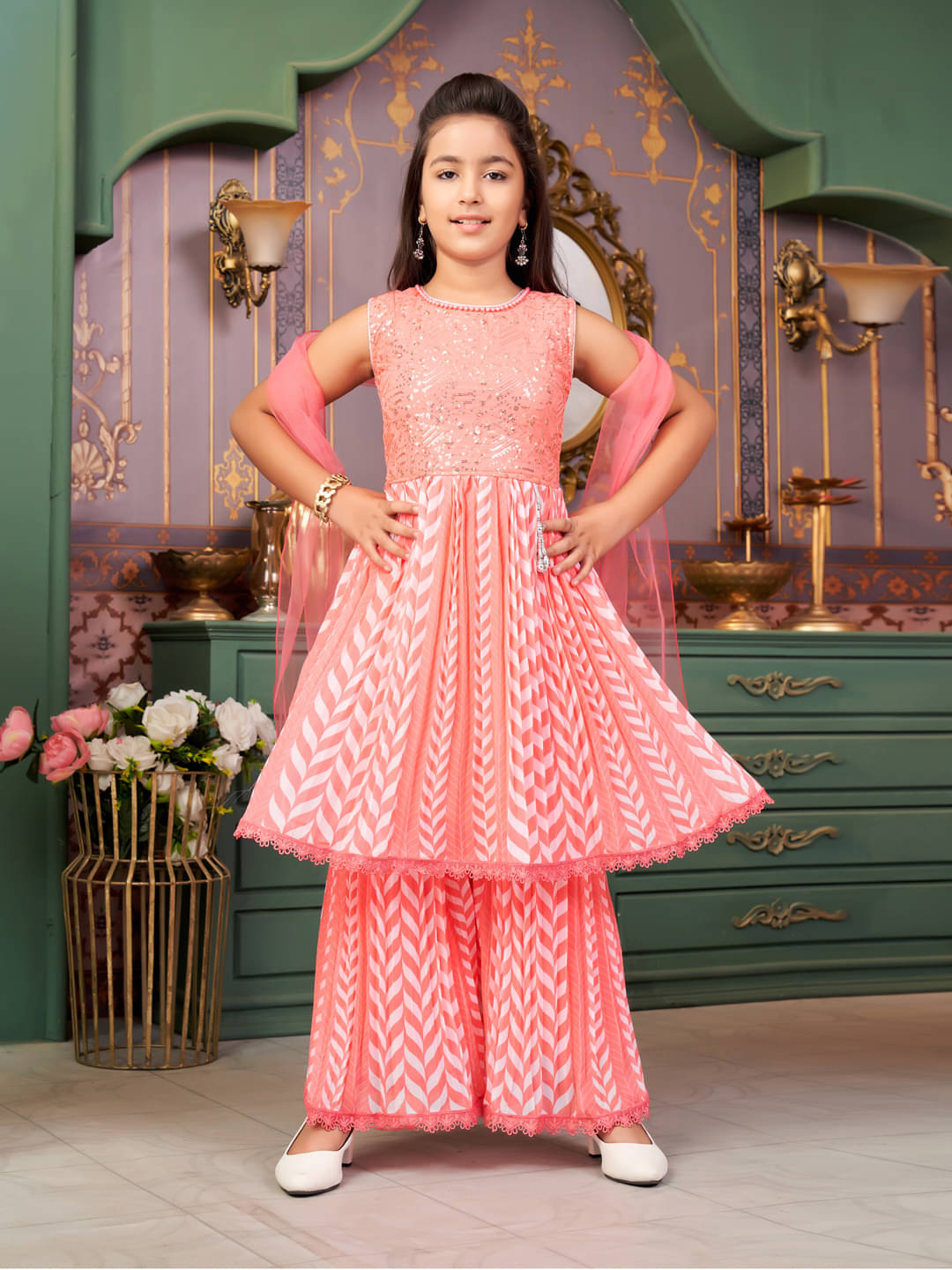     			Aarika Girls Georgette Kurti with Sharara ( Pack of 1 , Pink )