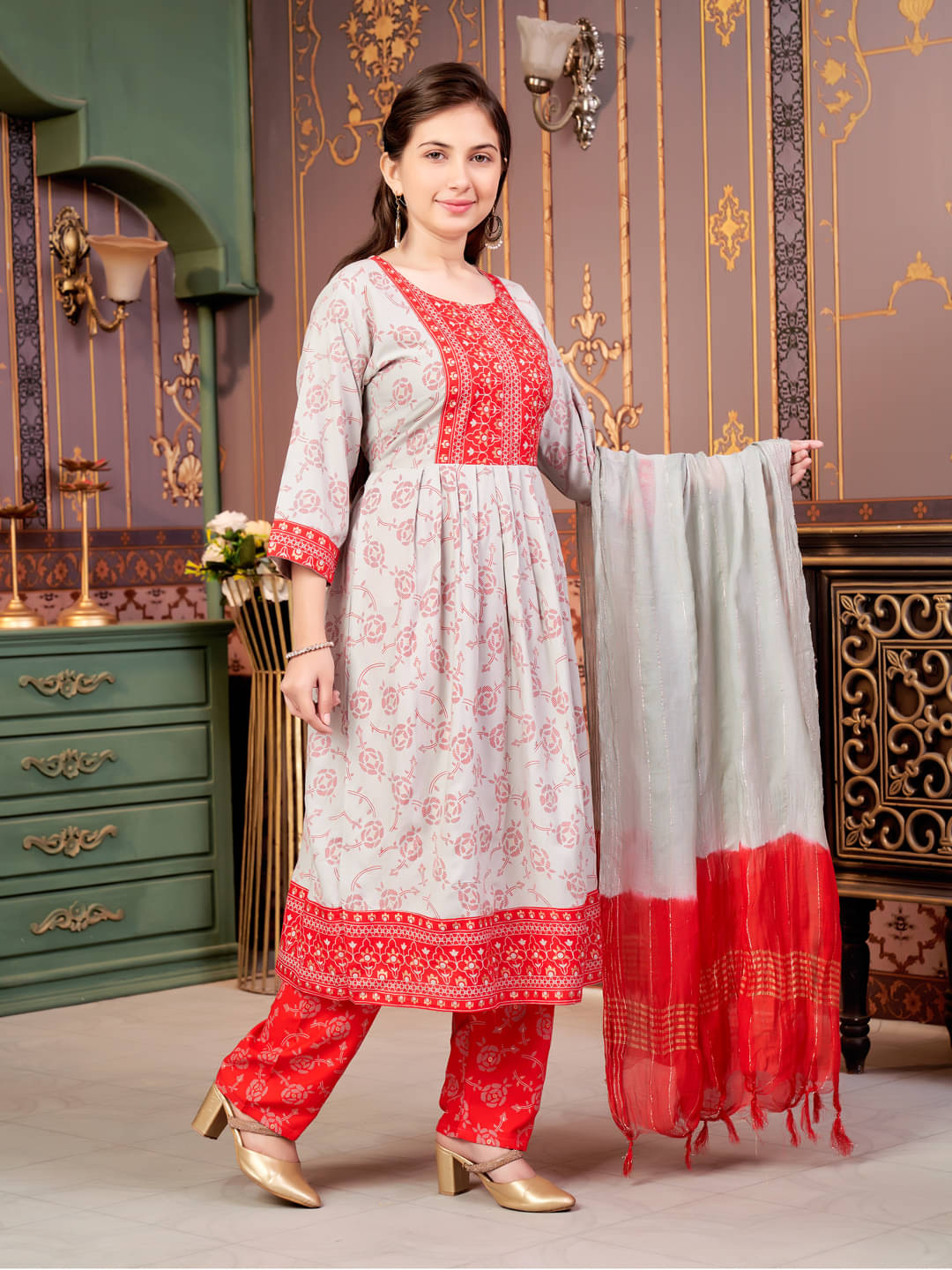     			Aarika Girls Rayon Anarkali Kurti ( Pack of 1 , Grey )