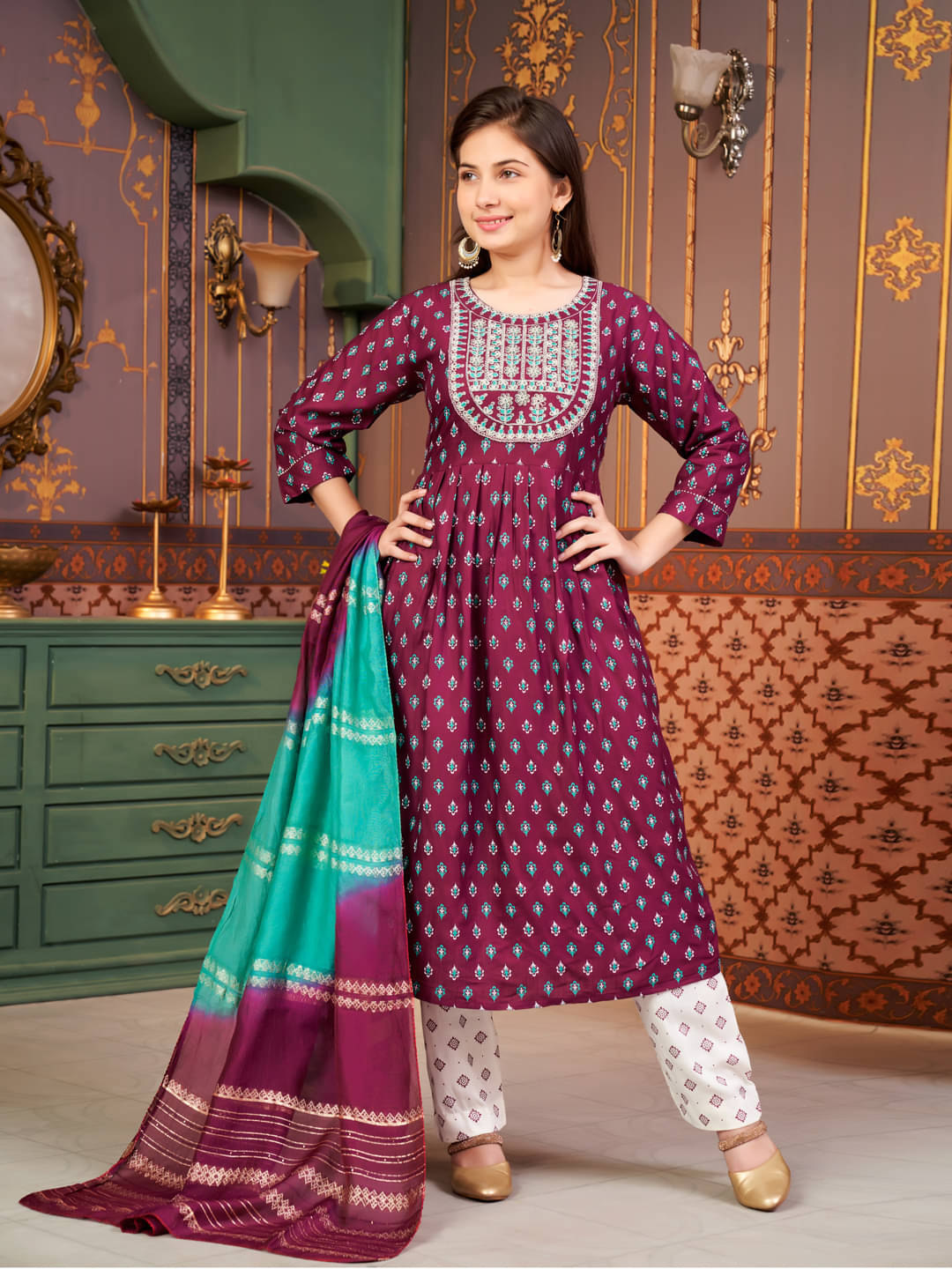     			Aarika Girls Rayon Kurti with Pants ( Pack of 1 , Purple )