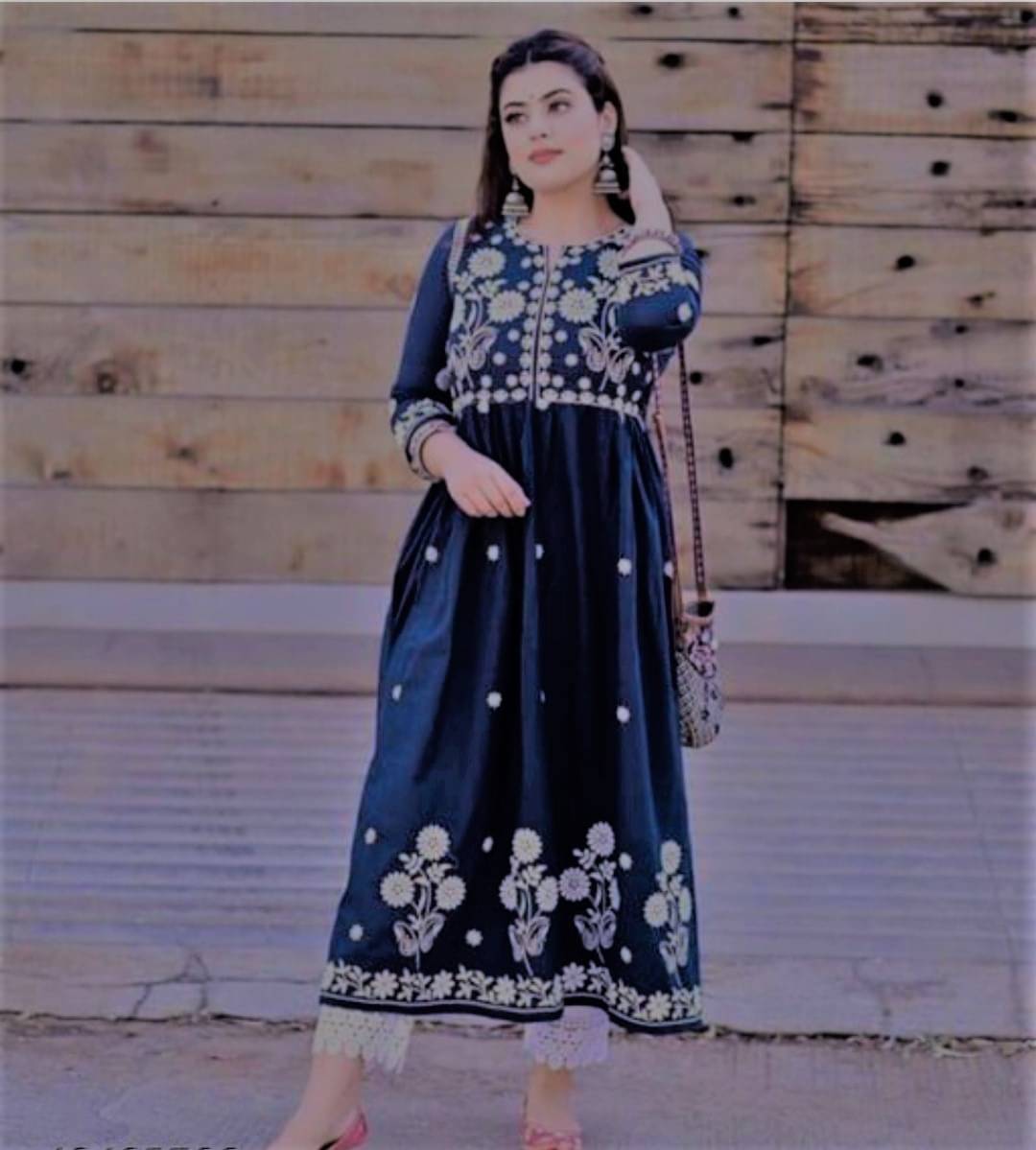     			SHREE JEE FABRICS Pack of 1 Rayon Embroidered Anarkali Women's Kurti - ( Blue )
