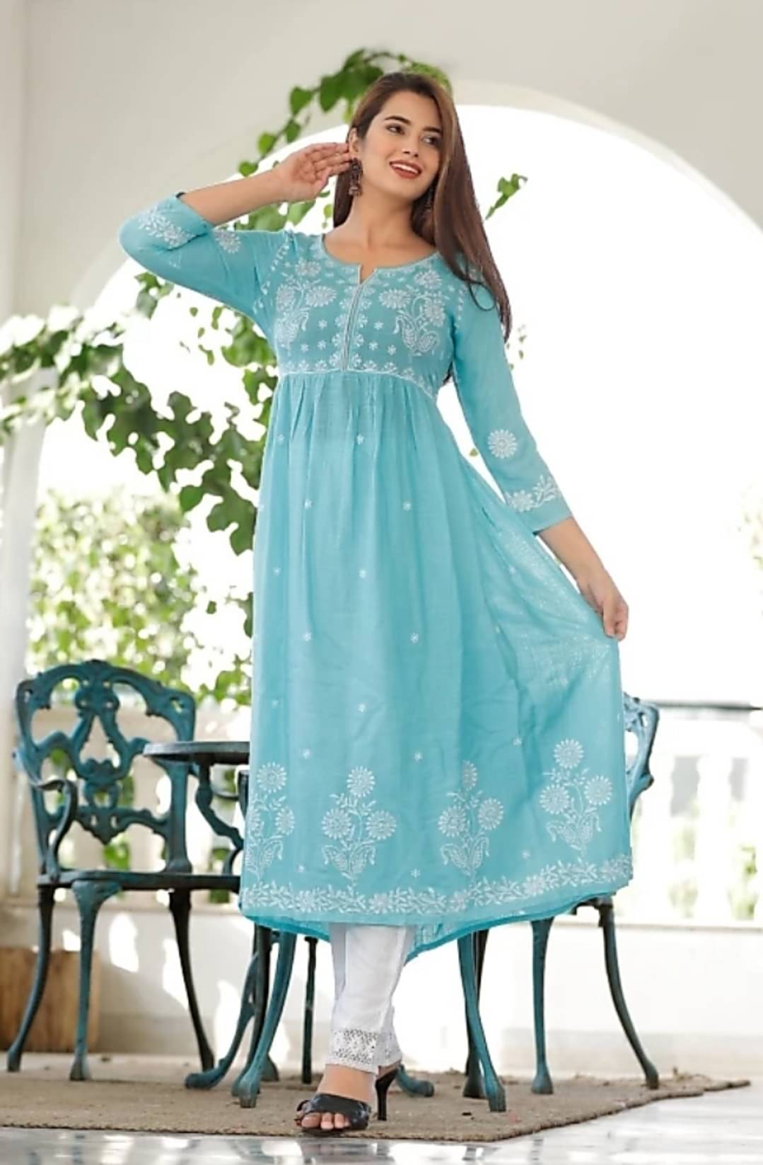     			SHREE JEE FABRICS Pack of 1 Rayon Embroidered Anarkali Women's Kurti - ( Teal )