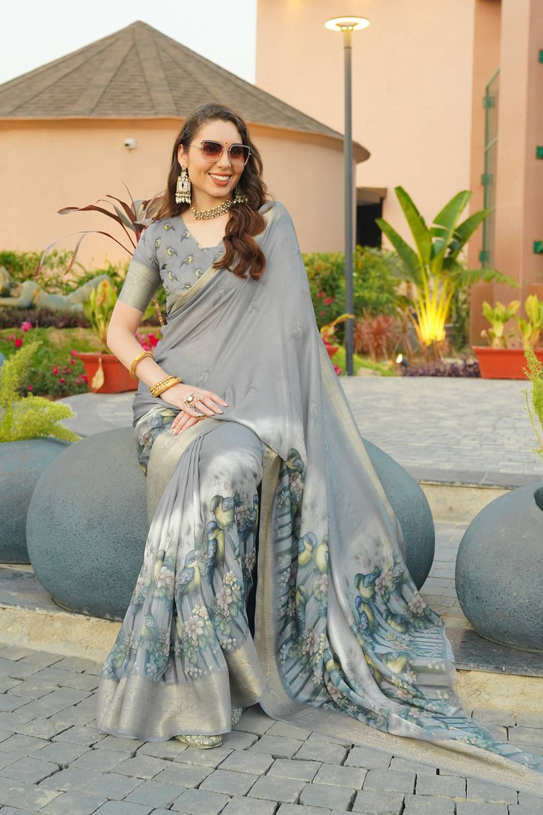 Sitanjali Chiffon Printed Saree With Unstitched Blouse Piece ( Light Grey ) Sitanjali Chiffon Printed Saree With Unstitched Blouse Piece ( Light Grey )