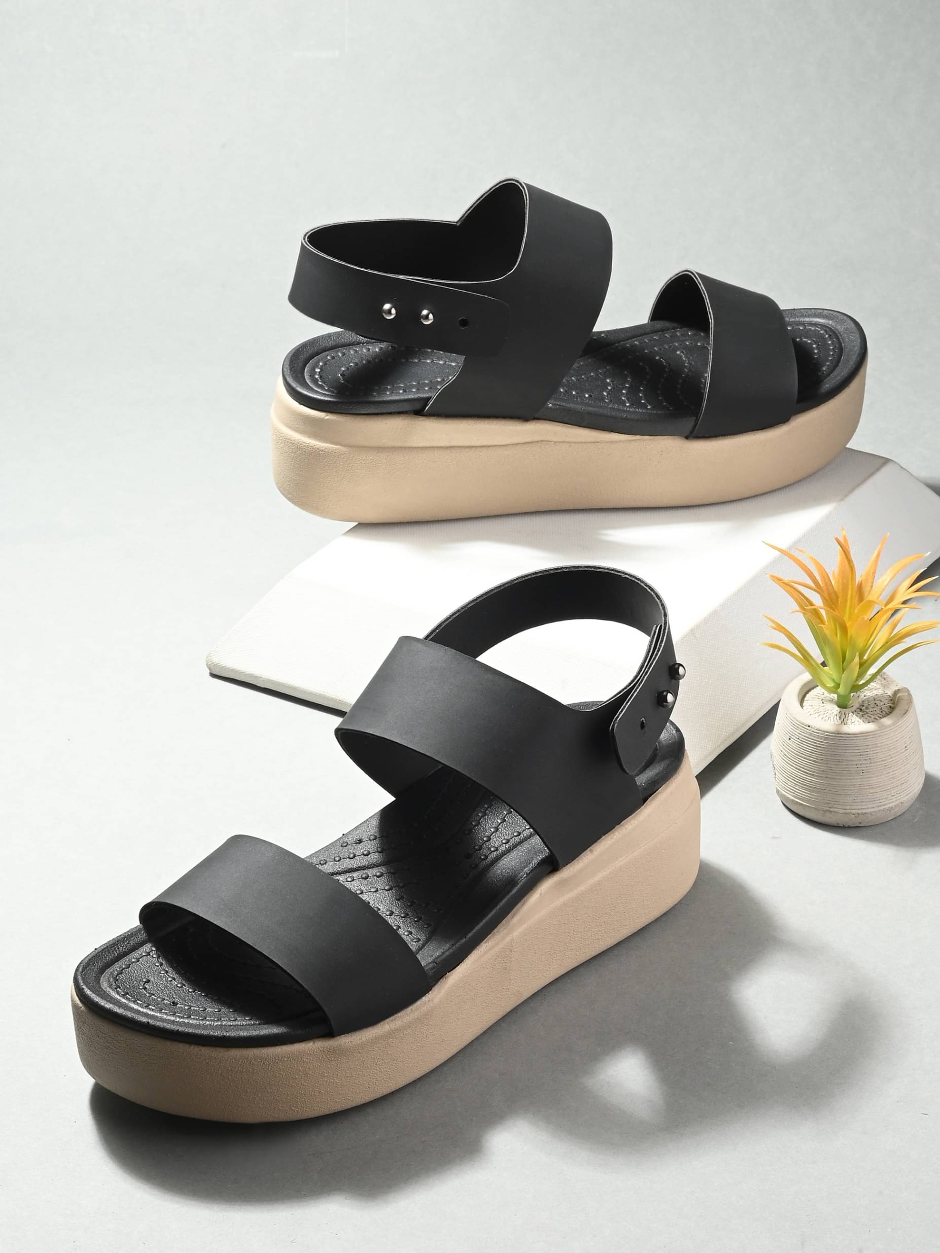     			Afrojack Black Women's Daily Slipper