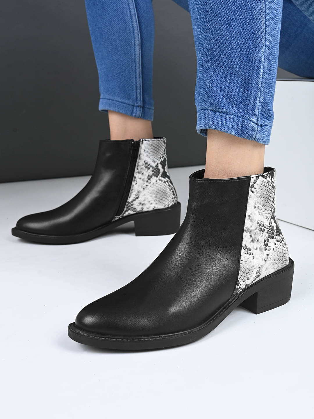     			Fentacia Black Women's Ankle Length Boots