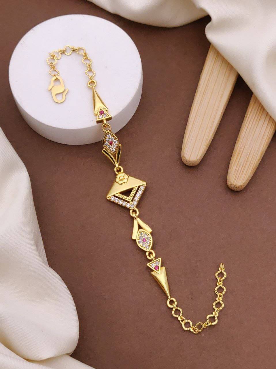 Ruyu Gold Bracelet ( Pack of 1 ) Ruyu Gold Bracelet ( Pack of 1 )