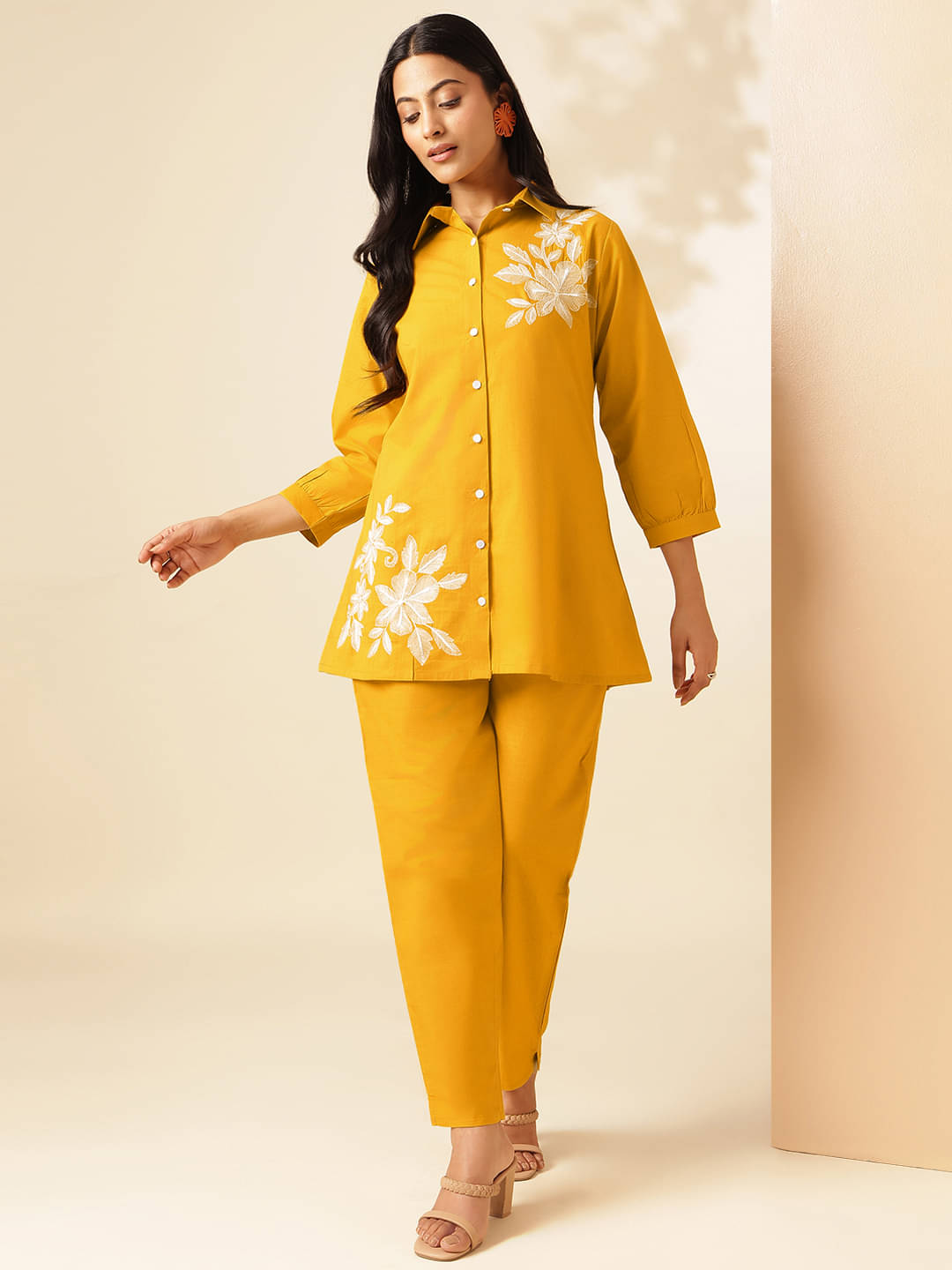     			Vbuyz Women Embroidered Shirt With Trousers Co-Ord Set ( Yellow )