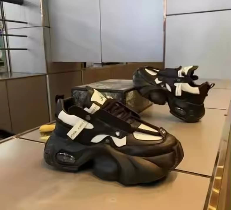     			Akiko ACTIVE CORE Black Men's Sneakers