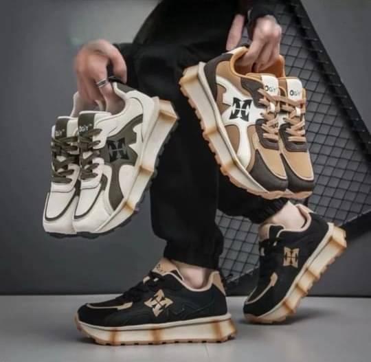     			Akiko URBAN ARROWS Brown Men's Sneakers