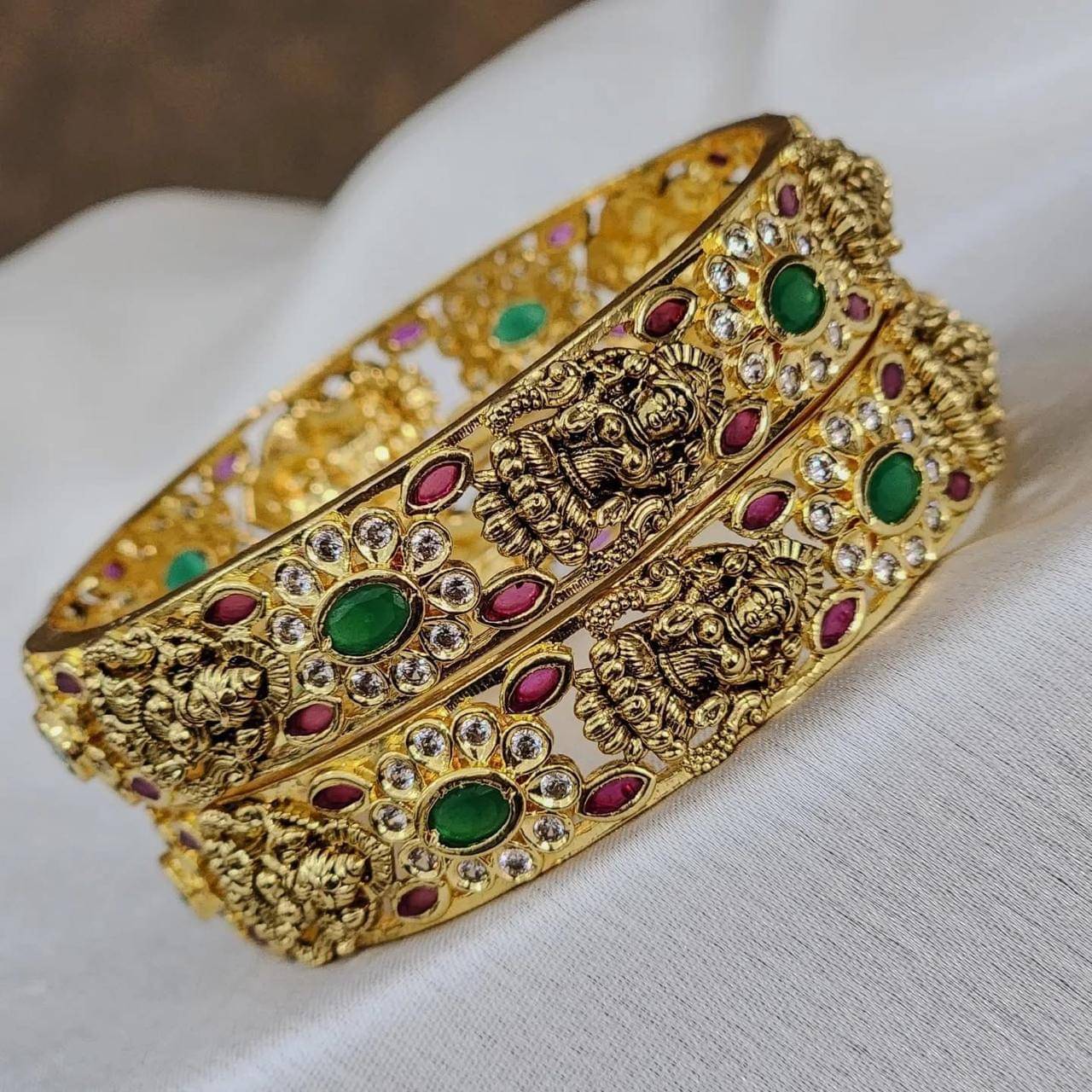 KC JEWELS Gold Bangle Set ( Pack of 1 )     			KC JEWELS Gold Bangle Set ( Pack of 1 )