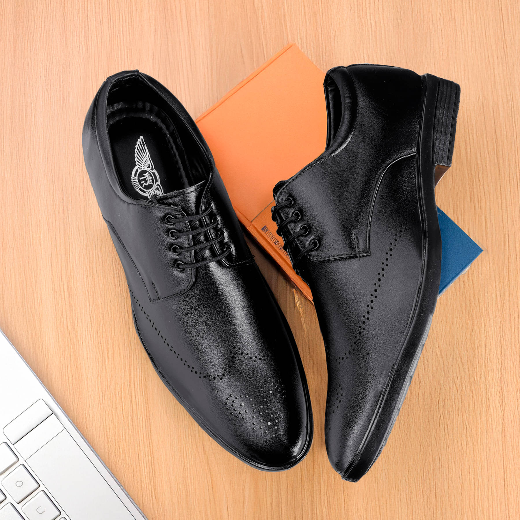     			TR Black Men's Brogue Formal Shoes