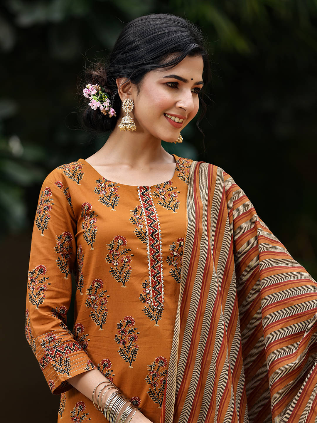Vaamsi Women Rayon Printed Straight Kurti With Pants ( Rust ) Vaamsi Women Rayon Printed Straight Kurti With Pants ( Rust )