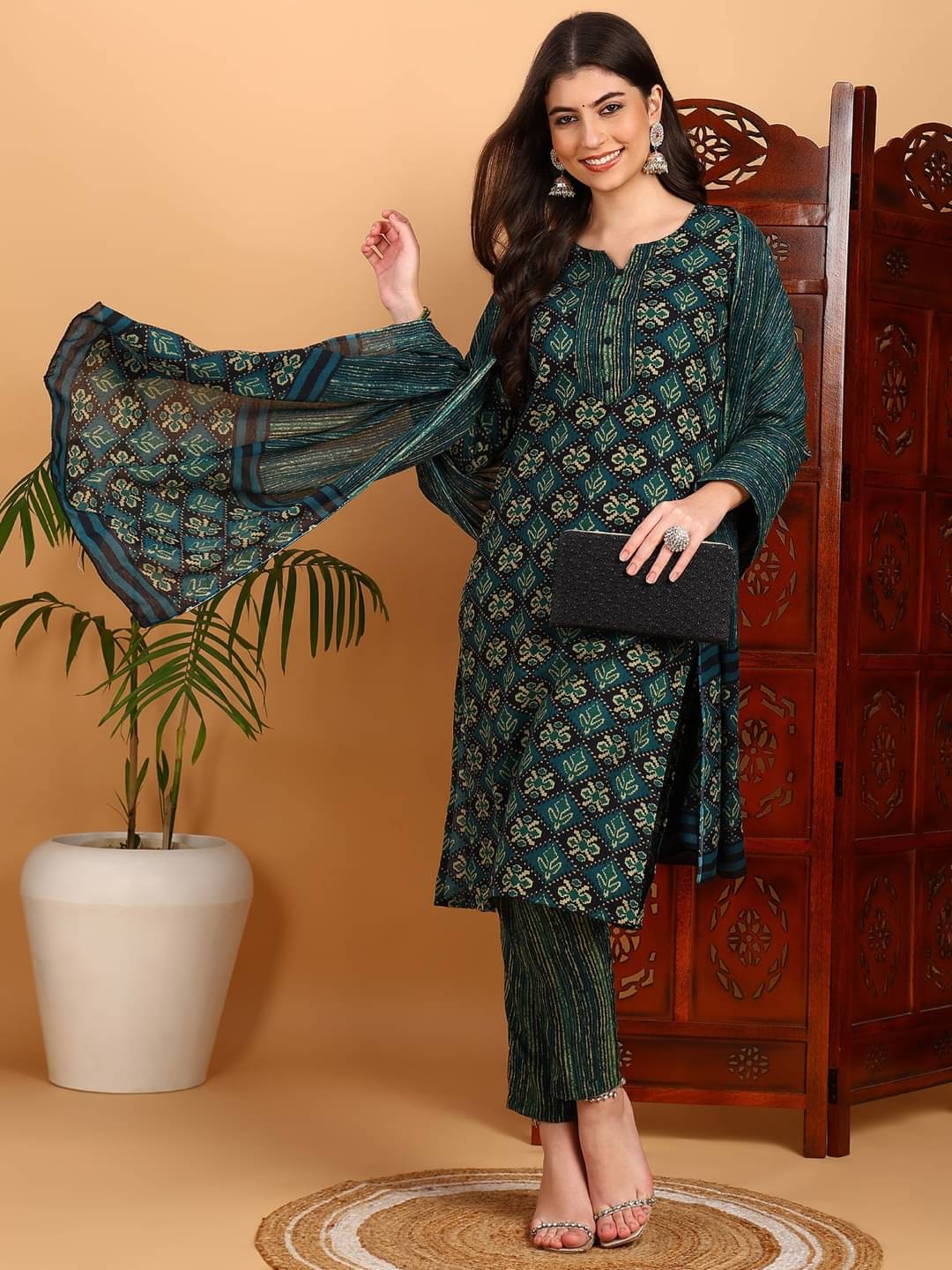     			Vaamsi Rayon Printed Kurti With Pants Women's Stitched Salwar Suit - Green ( Pack of 1 )