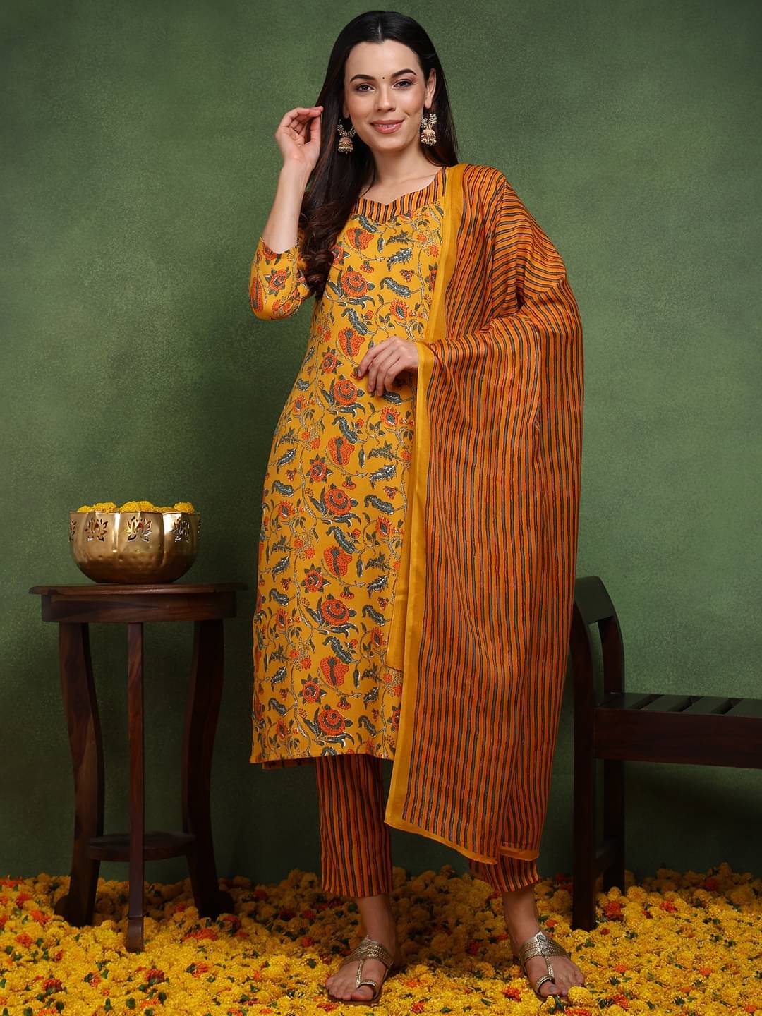     			Vaamsi Rayon Printed Kurti With Pants Women's Stitched Salwar Suit - Yellow ( Pack of 1 )
