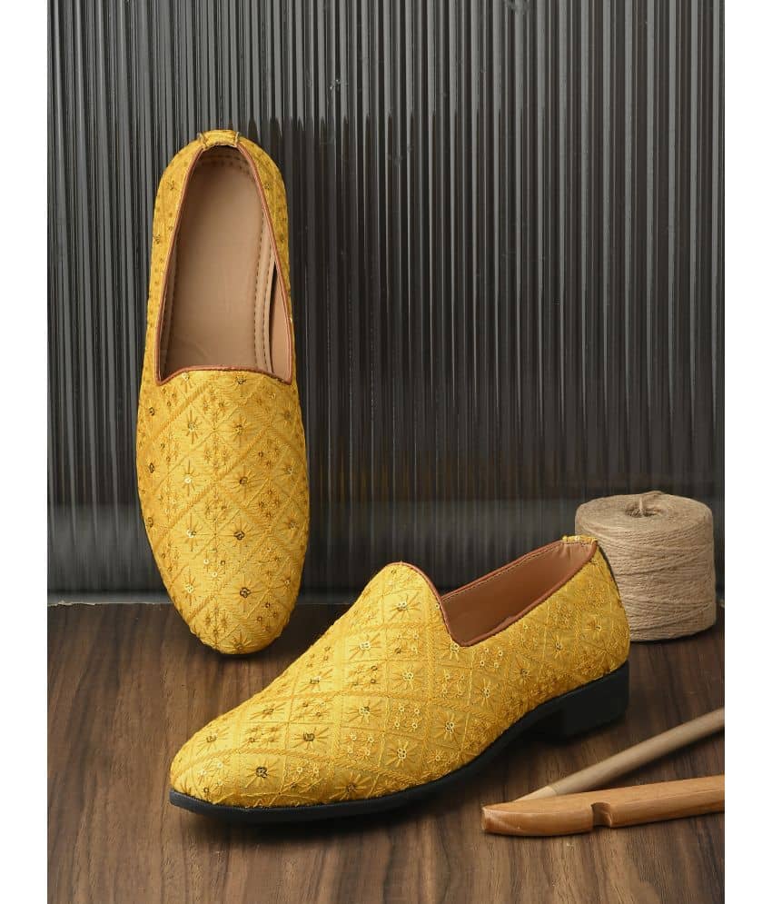 Footloose Yellow Men's Jutti - Ethnic Shoes | Buy online on ZillyBuy