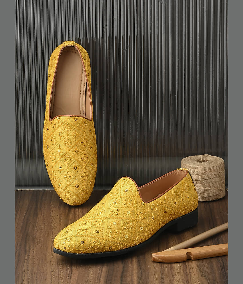 Footloose Yellow Men's Jutti - Ethnic Shoes | Buy online on ZillyBuy